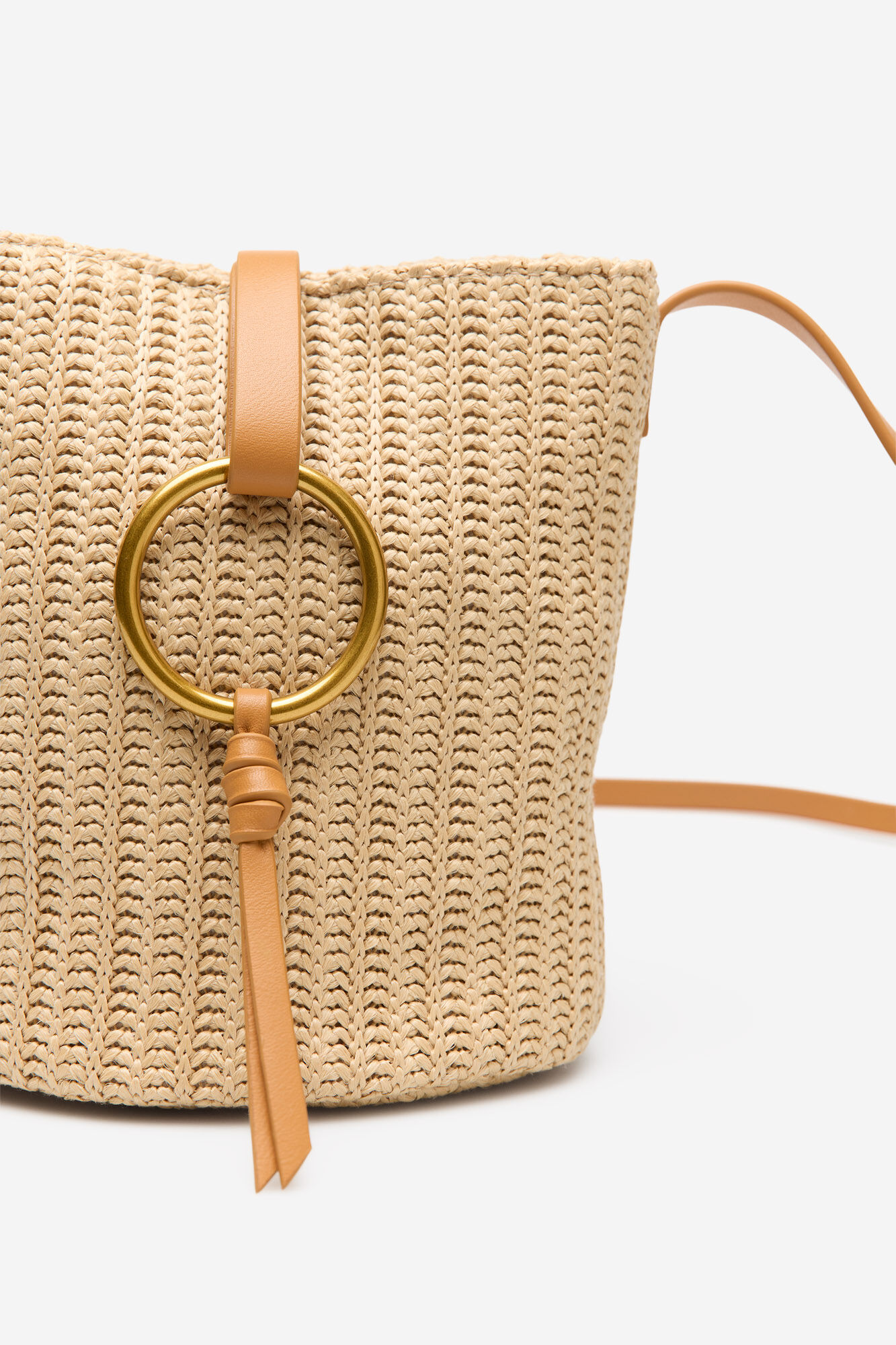 Cortefiel Raffia ring crossbody Nude