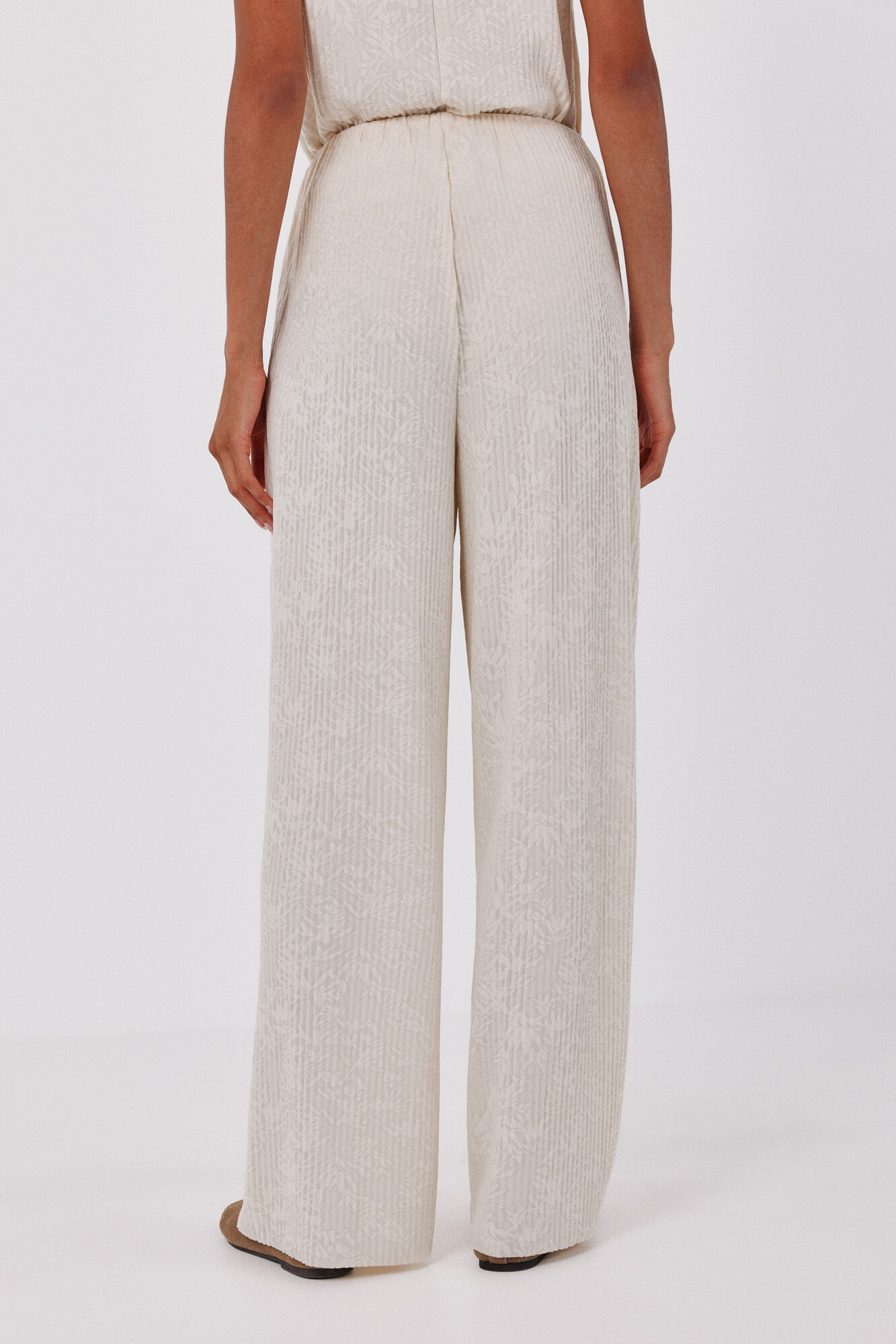 Cortefiel Satin-finish leggings Ivory
