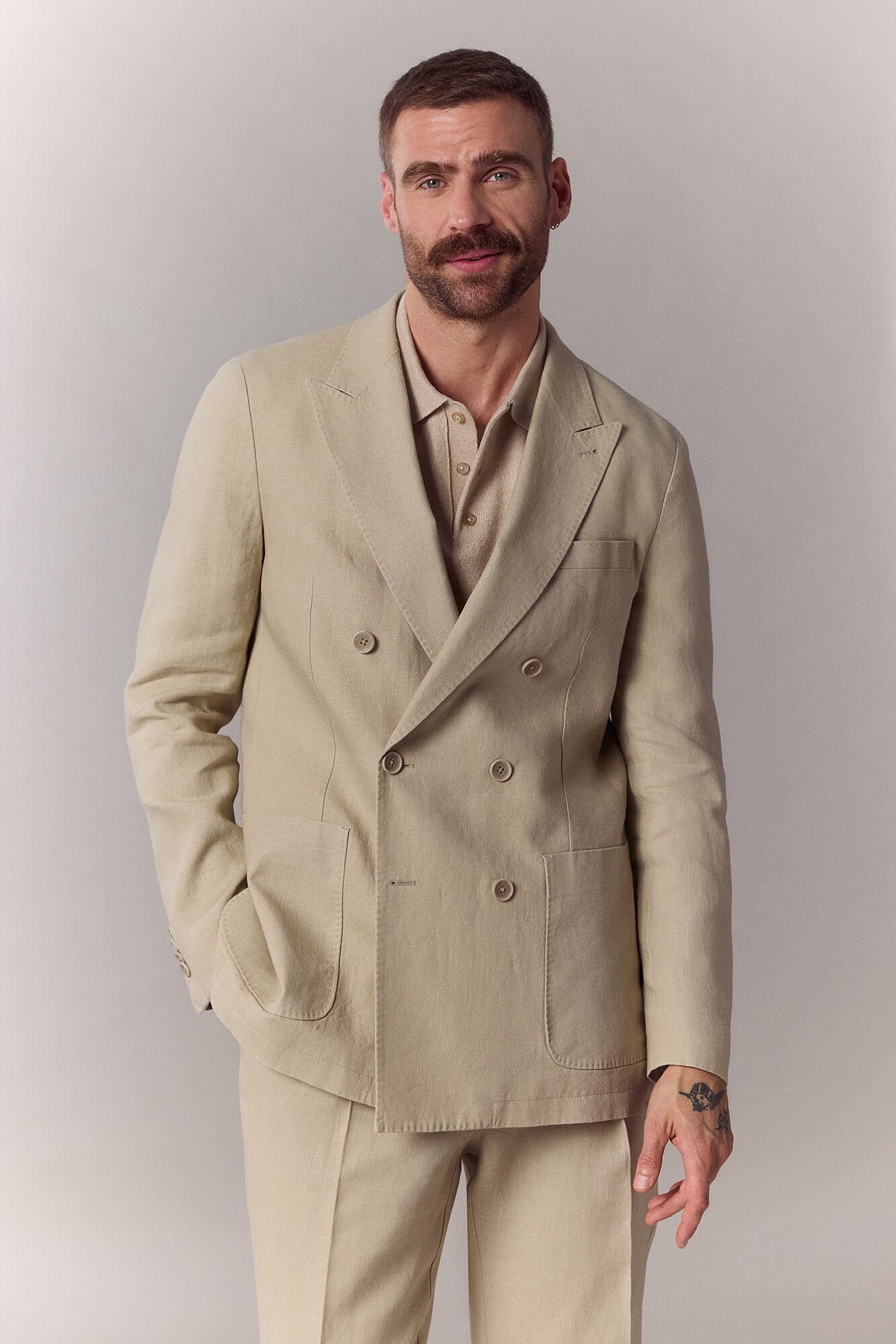 OOTO Blazer cruzado em mistura de linho