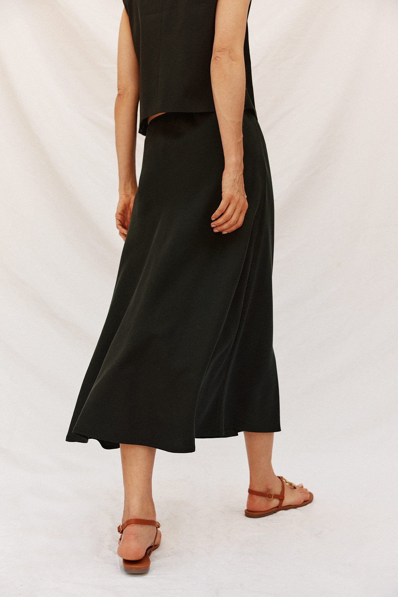 Cortefiel Fluid Tencel skirt Black