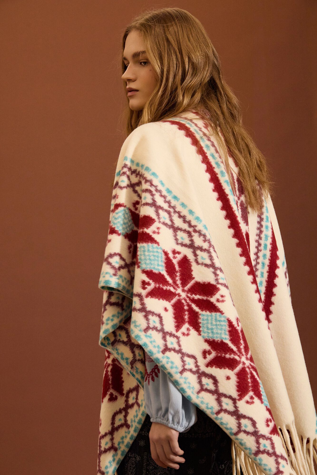Meisie Poncho &eacute;tnico con flecos