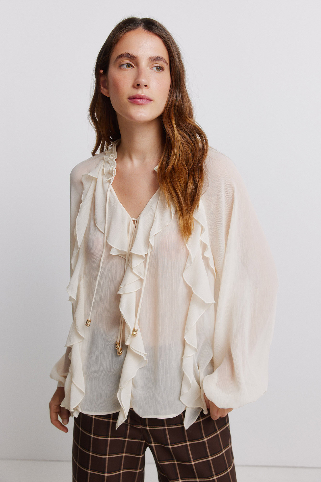 Vila Blusa fluida com folhos
