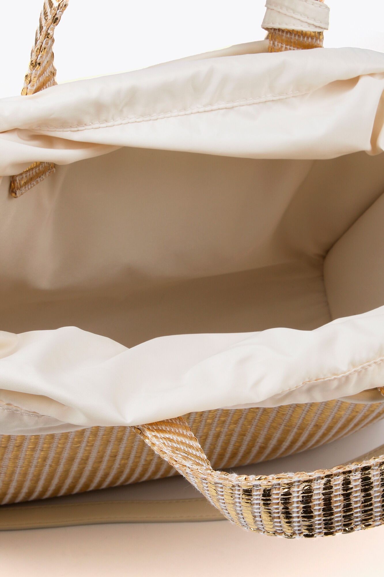 Lola Casademunt Cesto pequeno efeito r&aacute;fia met&aacute;lico Dourado