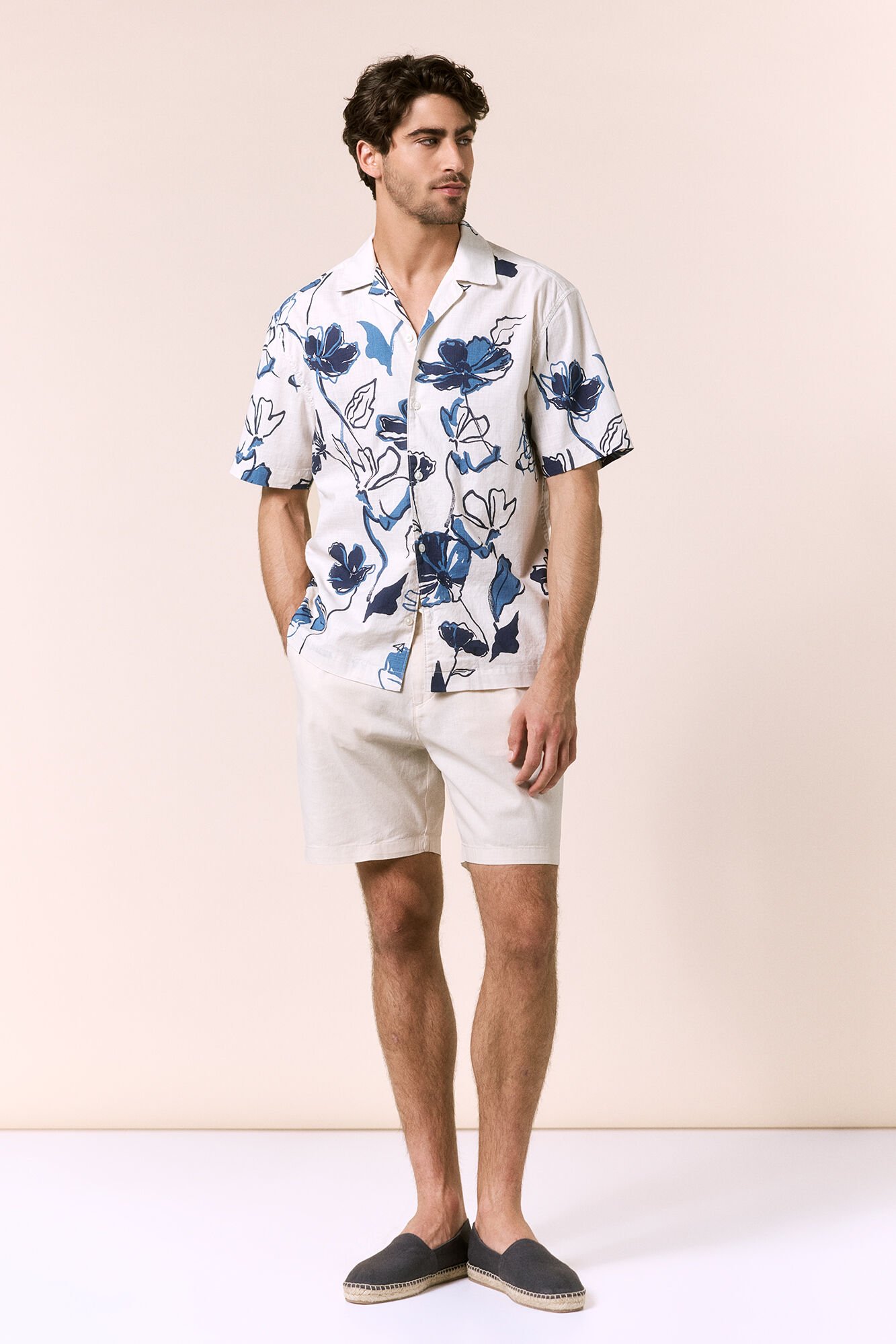 OOTO Camisa estampada em algod&atilde;o de manga curta