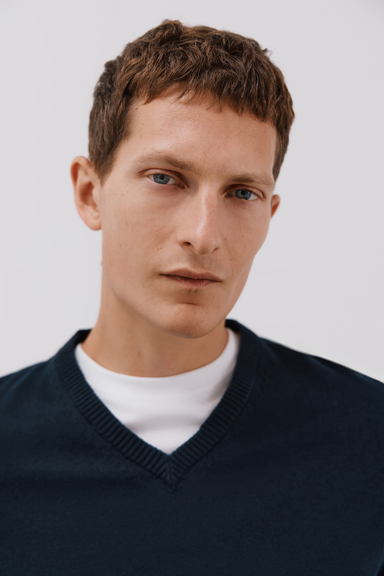 Cortefiel Fine jersey-knit cotton v neck jersey Navy