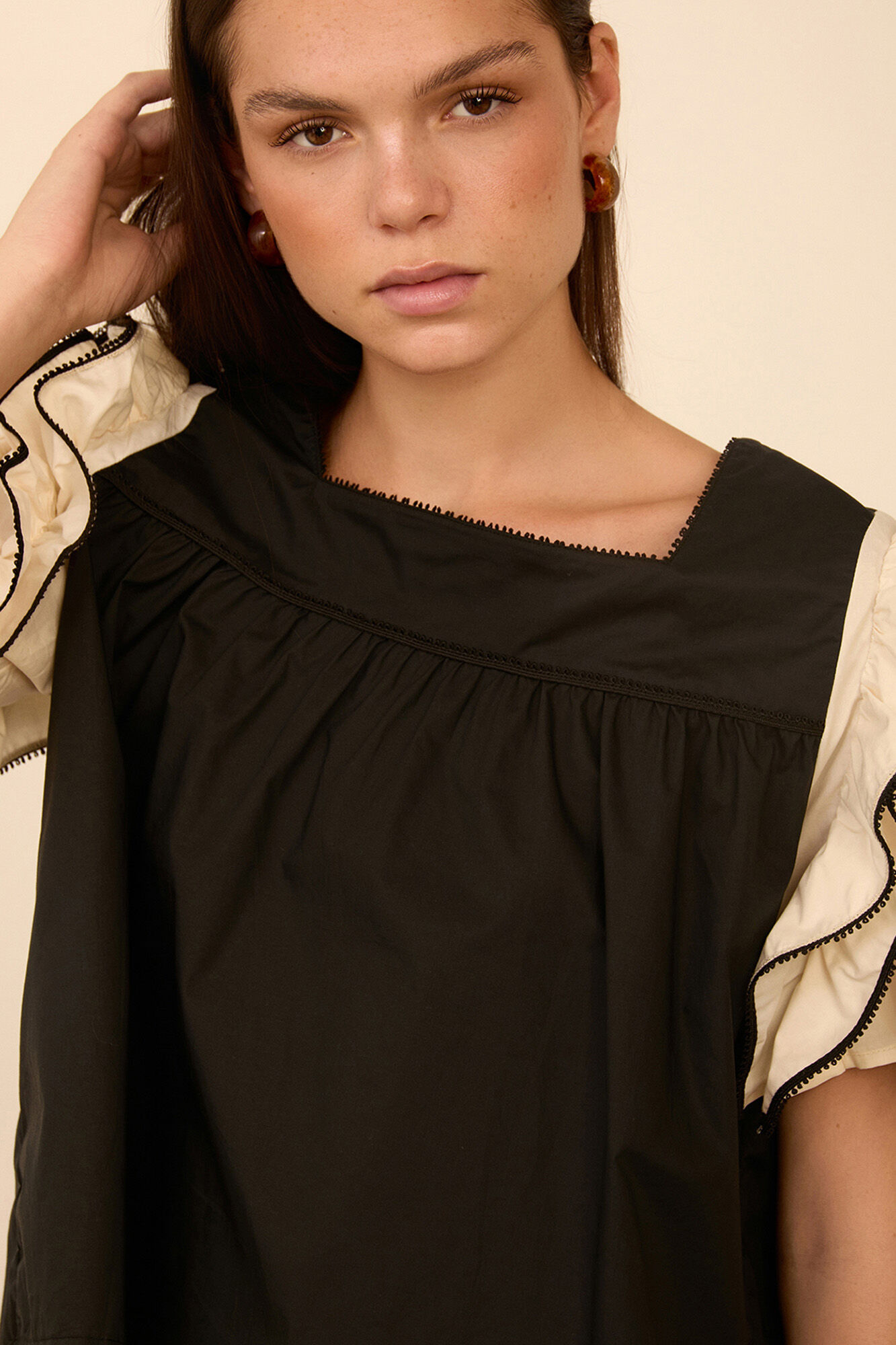 Meisie Blusa de manga curta com folhos Preto