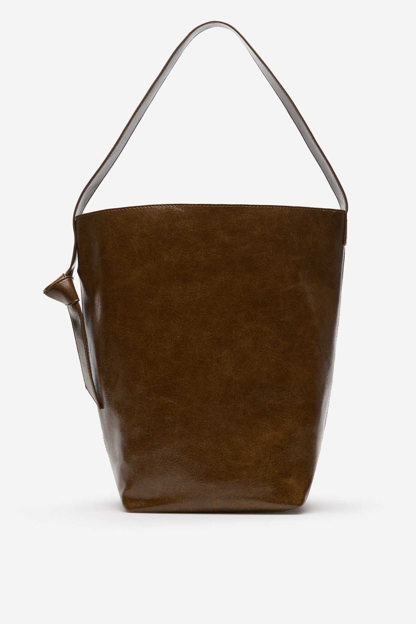 Cortefiel Bucket bag with bow or tie knot
