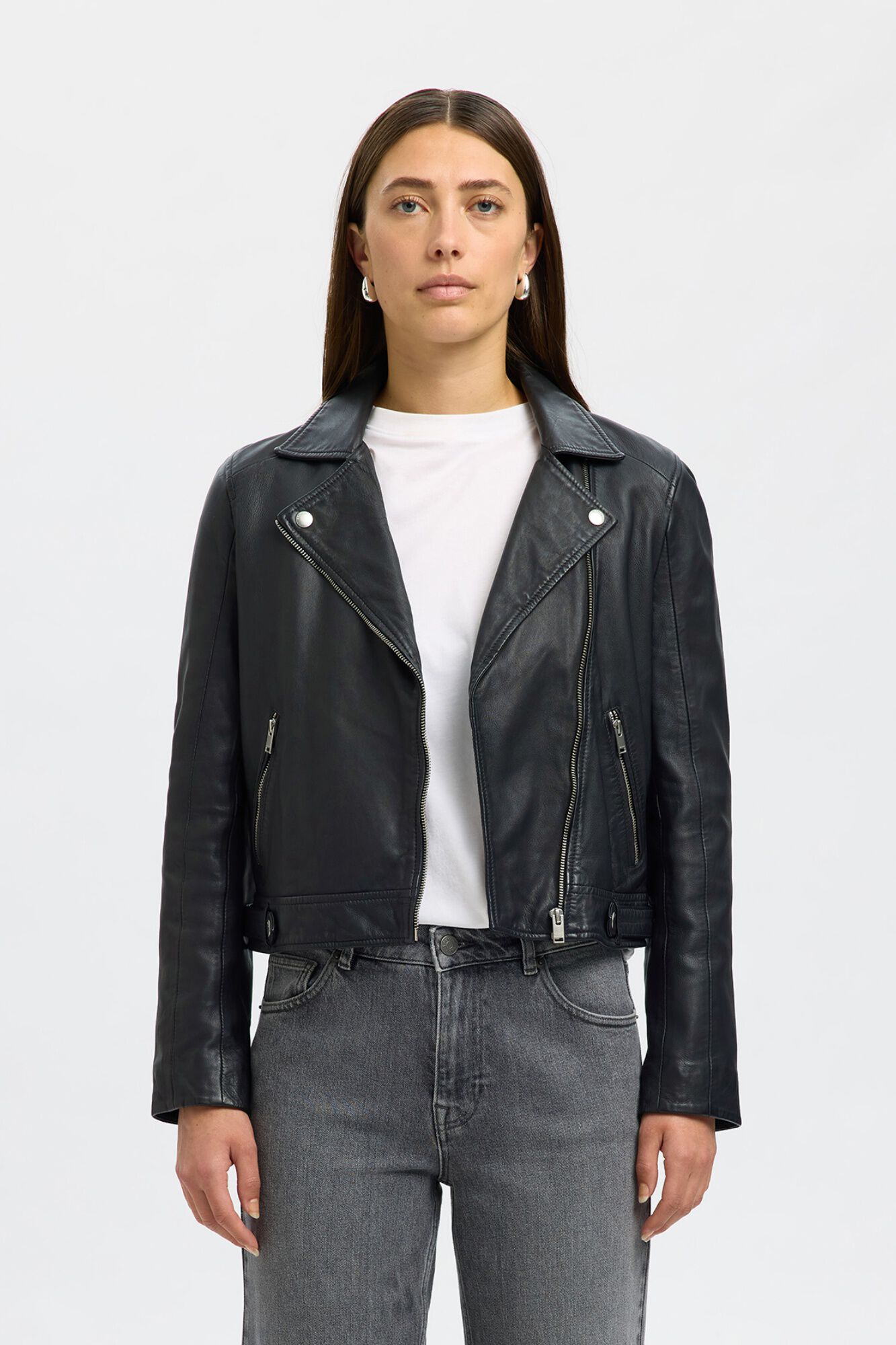 Selected Blus&atilde;o biker cropped 100% couro. Preto