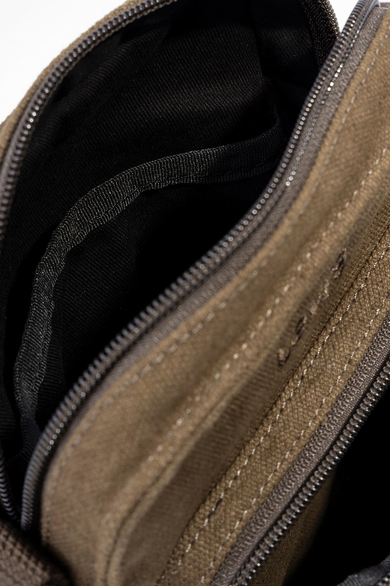 Levi's Bandolera peque&ntilde;a cremallera Marr&oacute;n oscuro