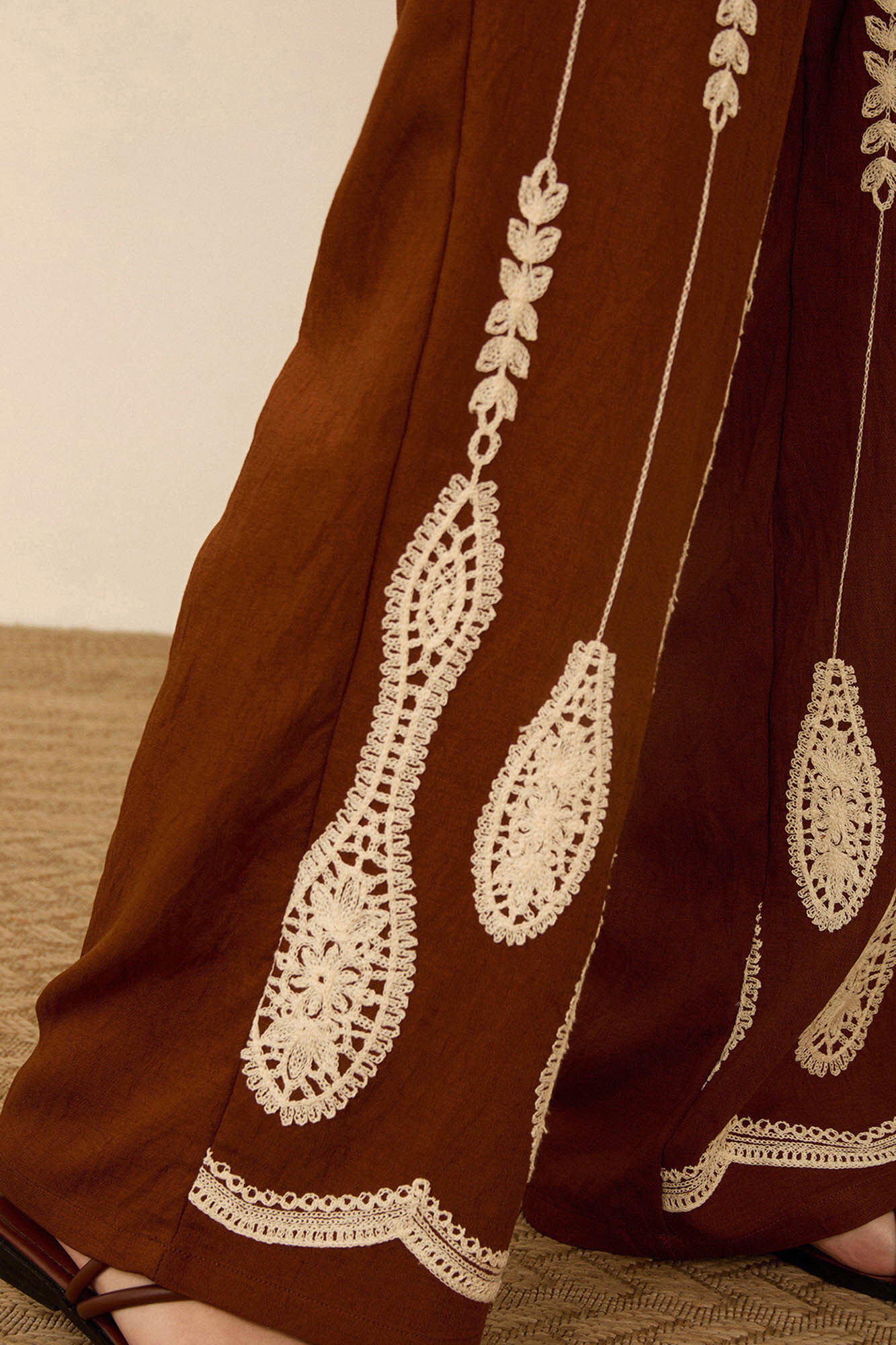 Meisie Embroidered long trousers Brown