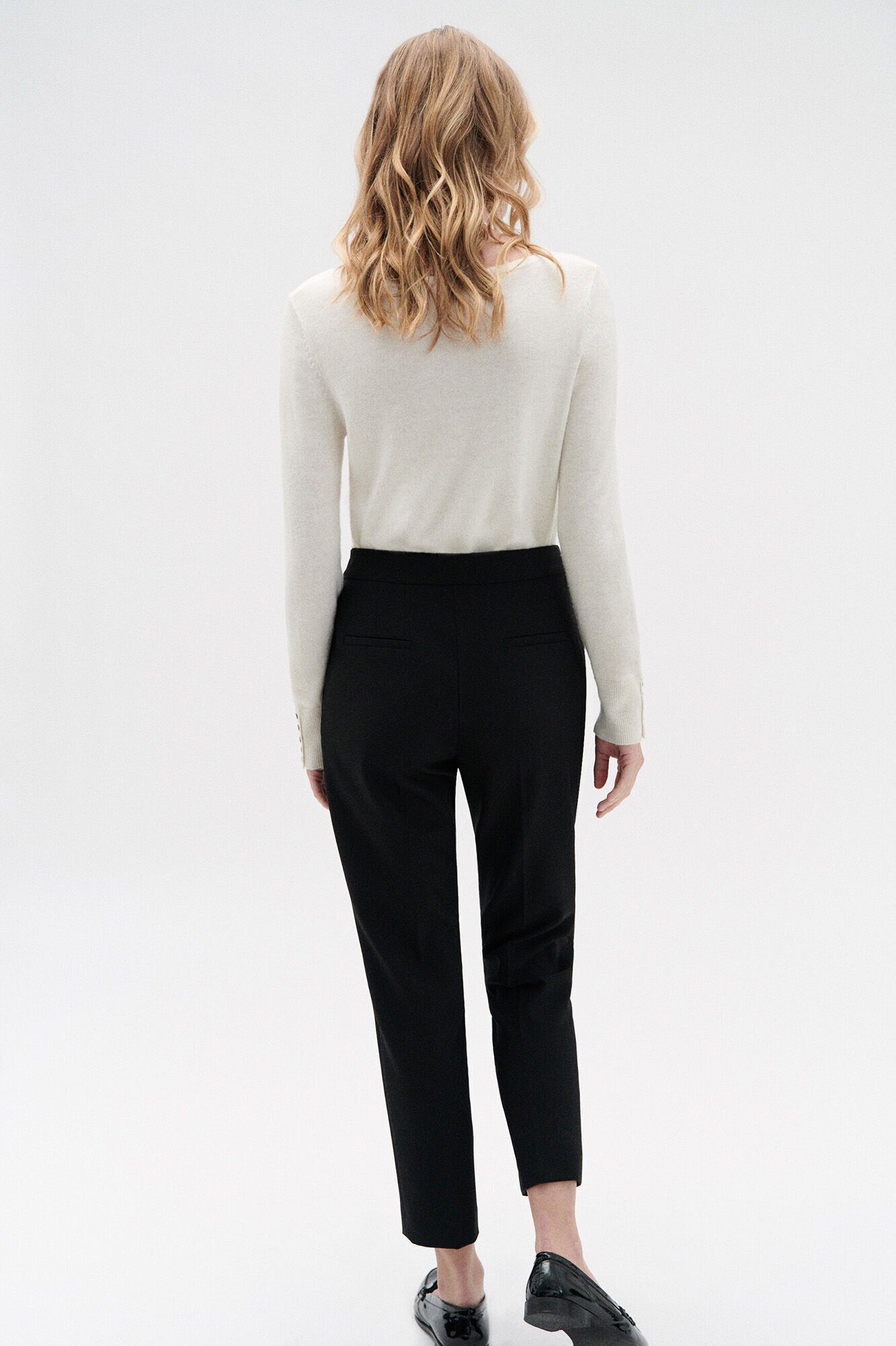 Caroll Pantal&oacute;n traje detalle botones Negro