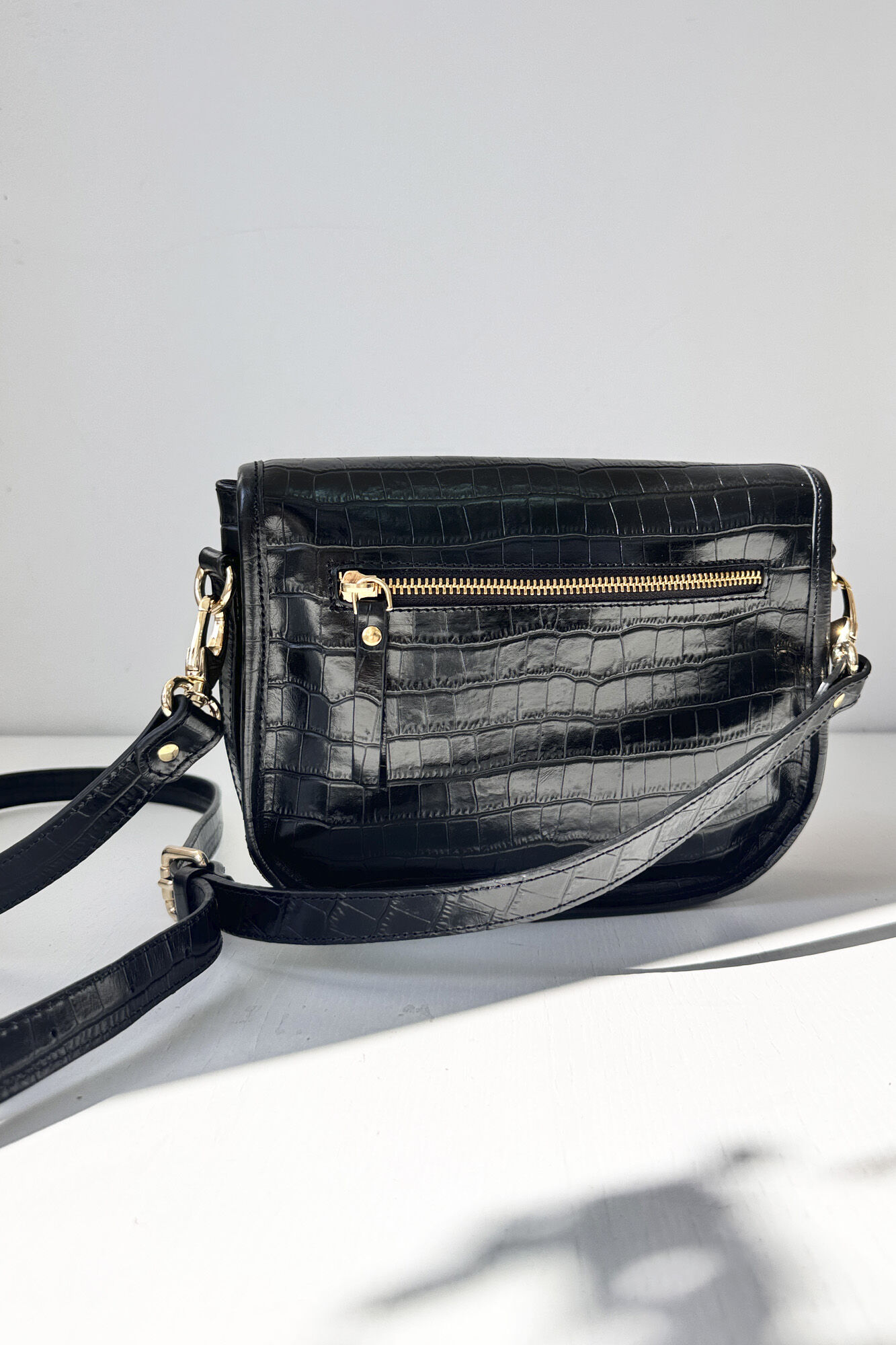 The Code Bolsa tiracolo Claudia preta Preto