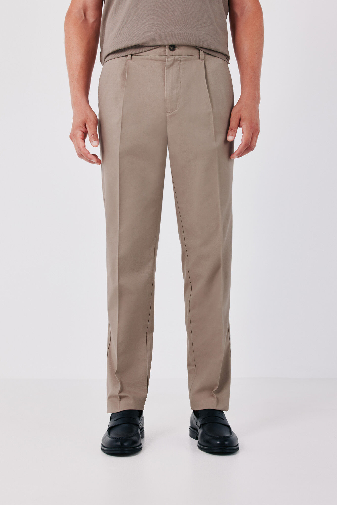 Cortefiel Chinos with comfort pleats regular