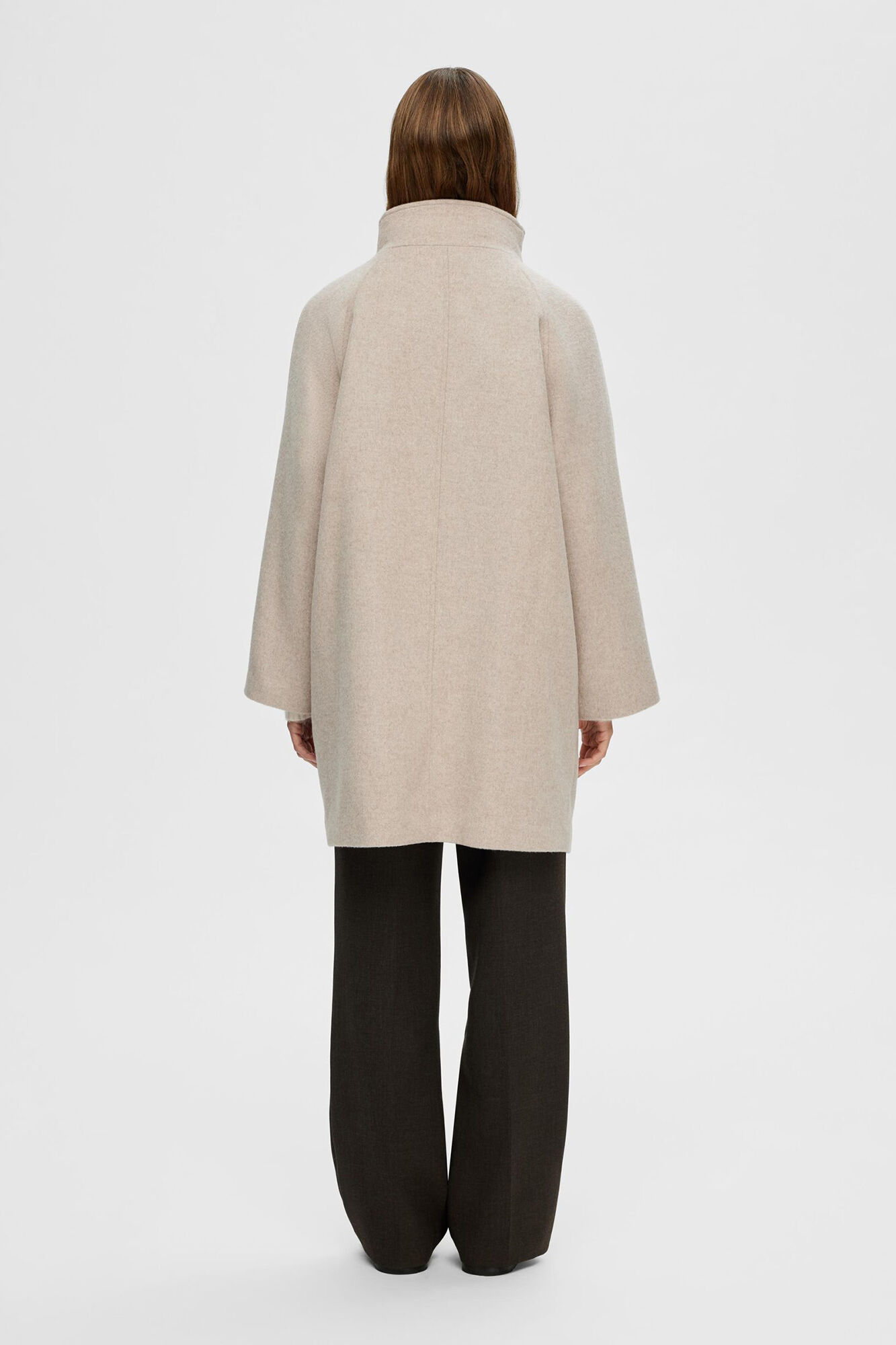 Selected Femme Abrigo de cuello chimenea confeccionado con lana reciclada. Gris