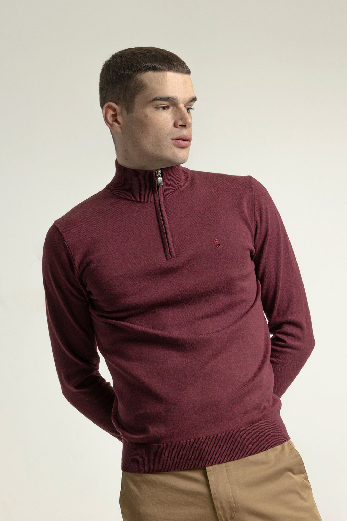 PuroEGO Su&eacute;ter com fecho-&eacute;clair e gola falsa