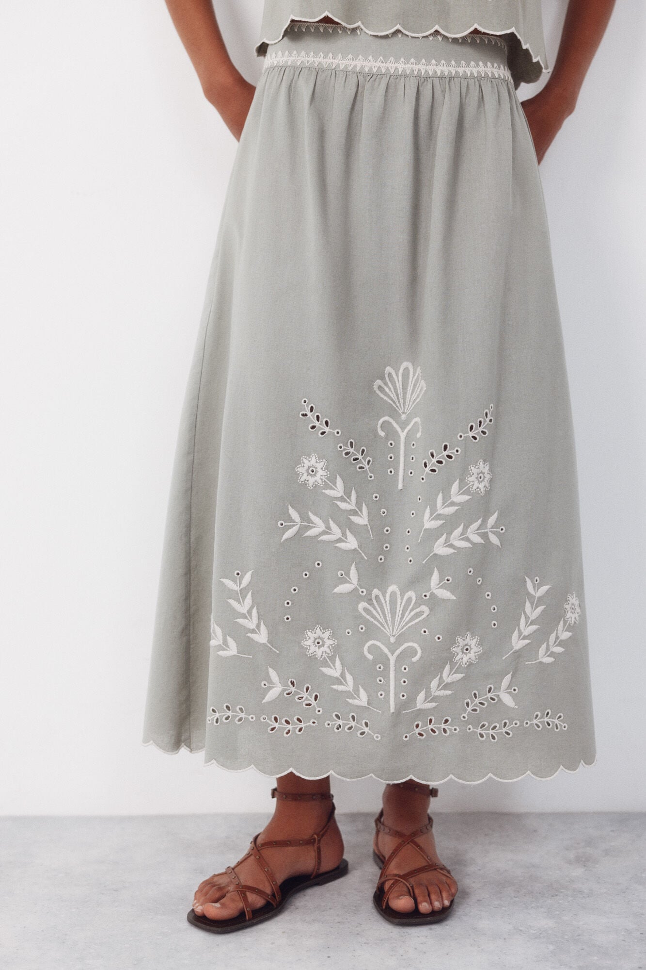 Cortefiel Embroidered skirt