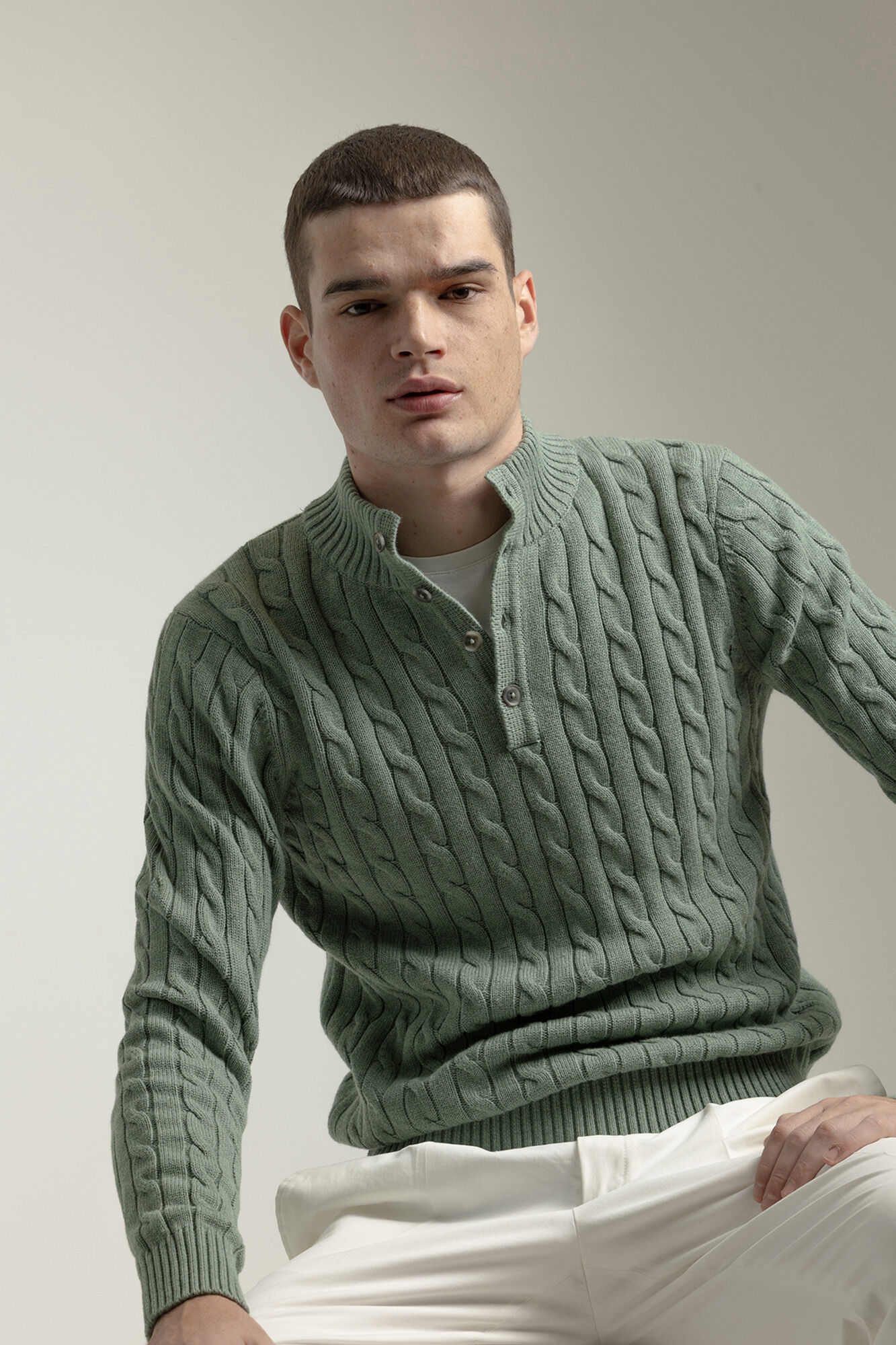 PuroEGO Su&eacute;ter de algod&atilde;o com bot&otilde;es e tric&ocirc; tran&ccedil;ado