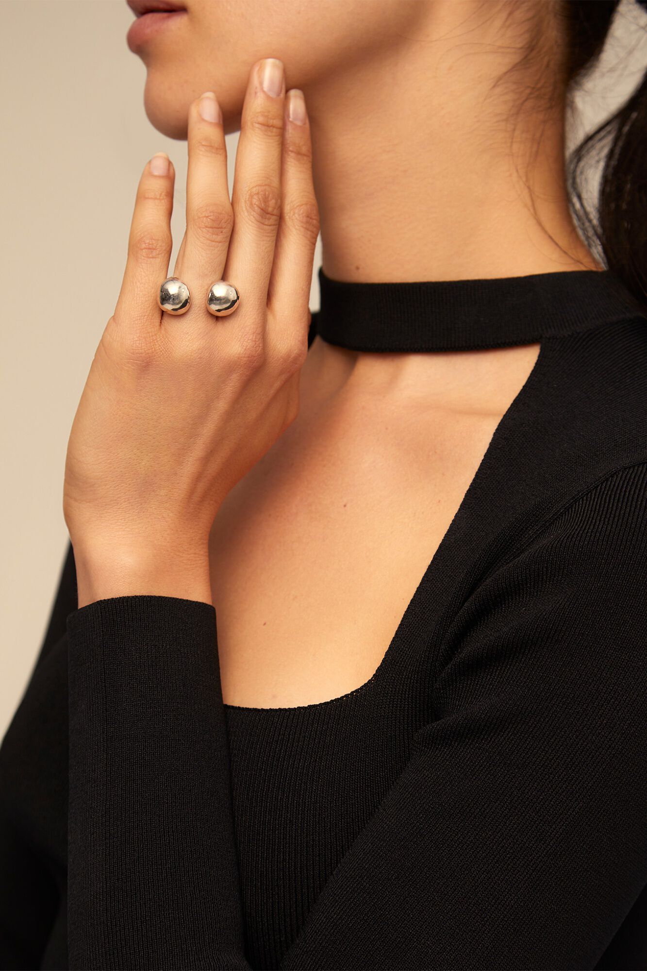 UNOde50 Anillo bola con ba&ntilde;o de plata