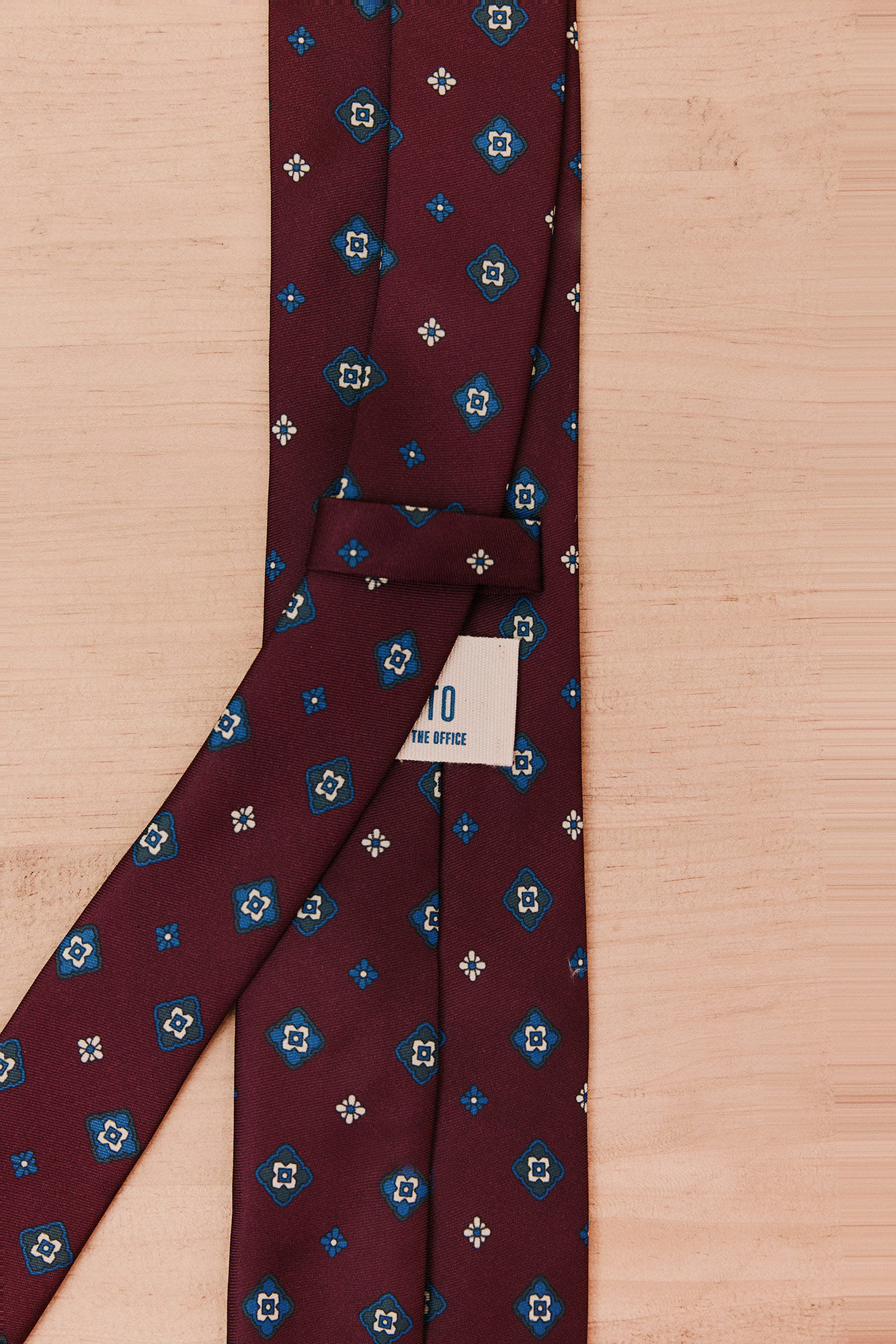 OOTO Patterned tie Maroon