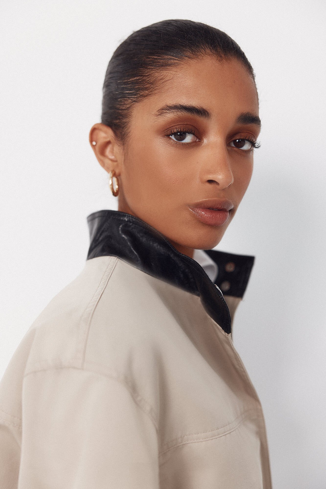 Cortefiel Jacket with contrasting neck Nude