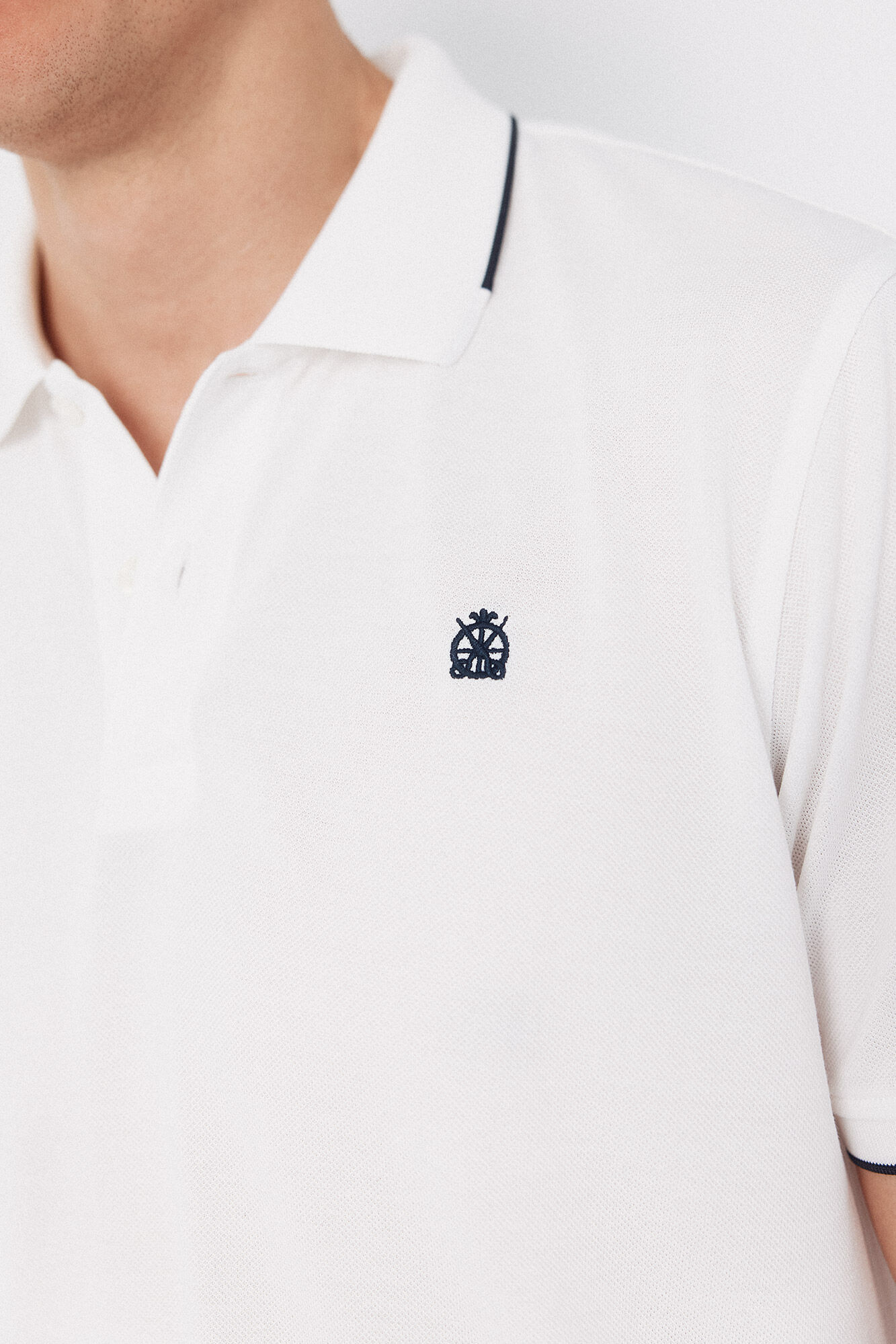 Cortefiel Coolmax&reg; jacquard collar polo shirt White