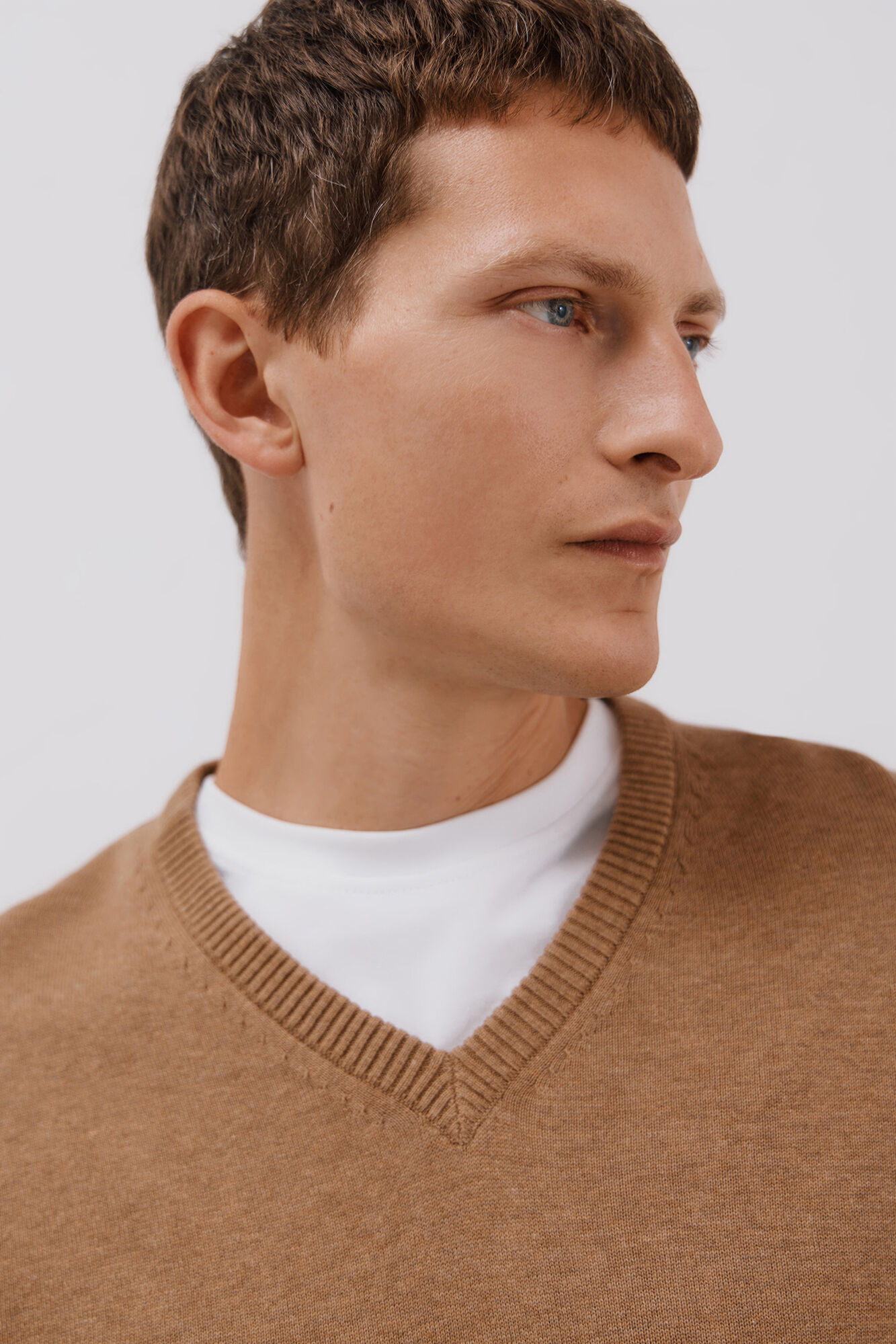 Cortefiel Fine jersey-knit cotton v neck jersey Beige