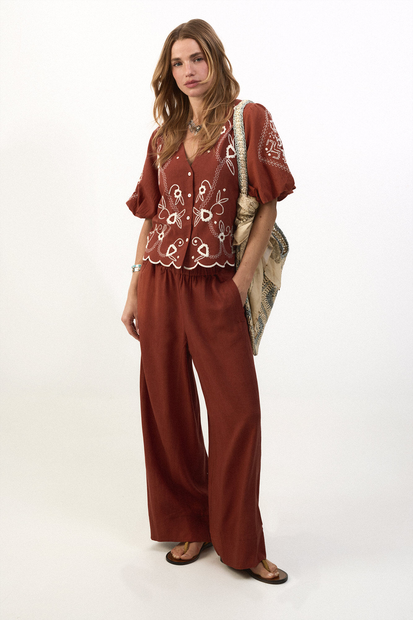 Slowlove Blusa bordado manga farol Brown