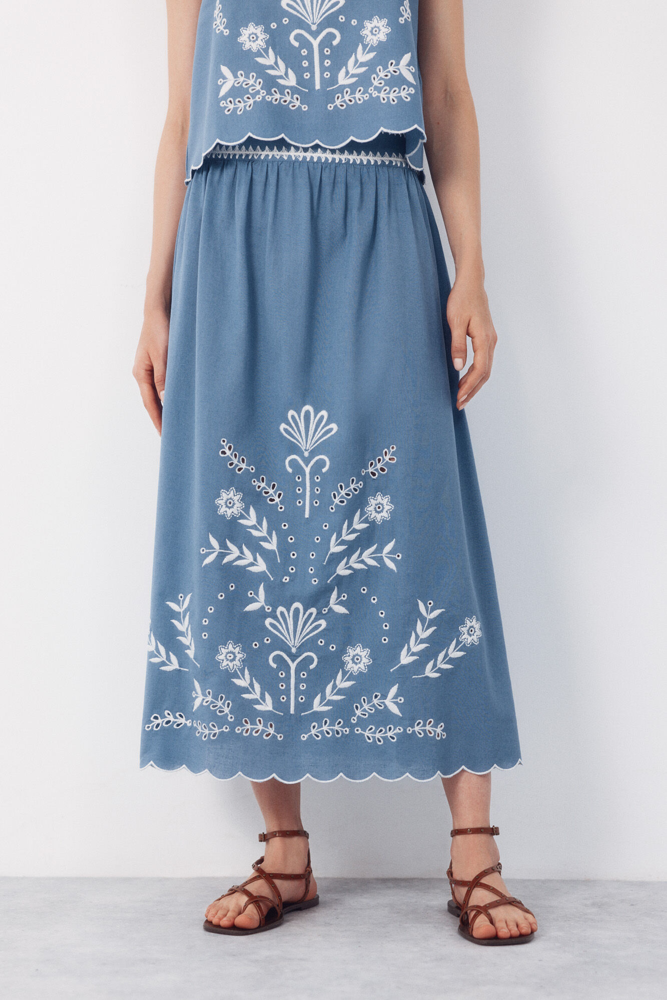 Cortefiel Embroidered skirt