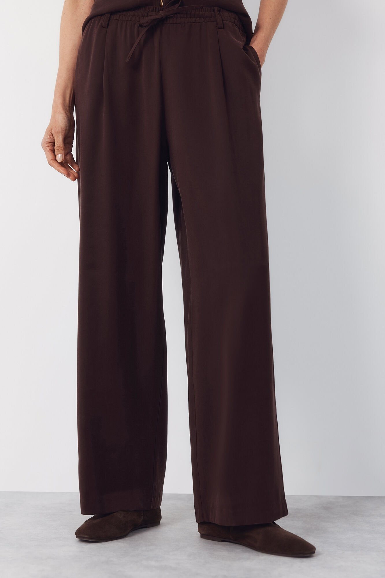 Cortefiel Cal&ccedil;as de tencel com cinto