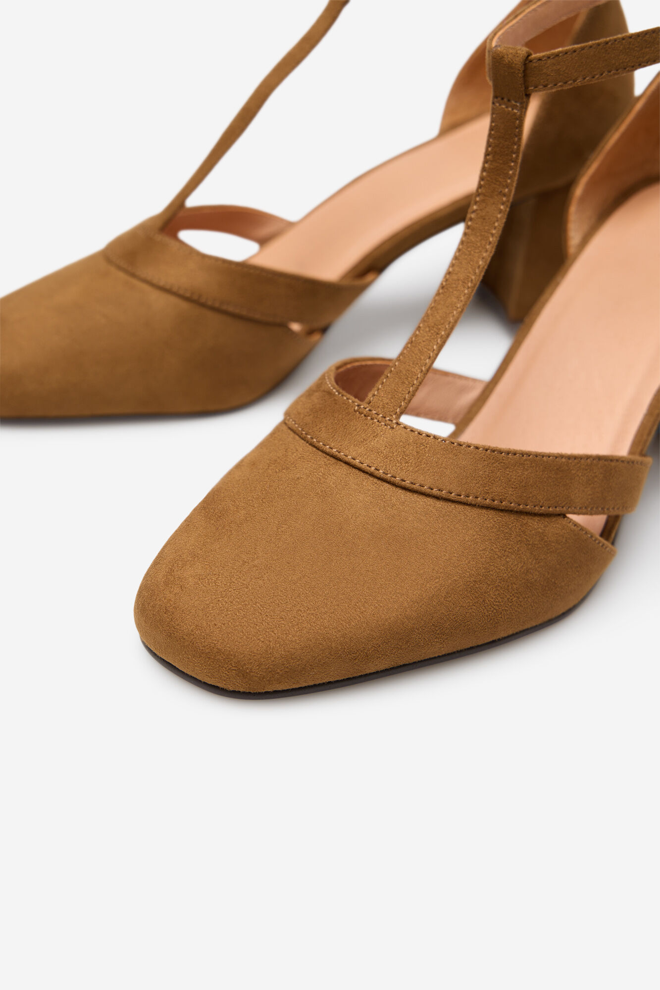 Cortefiel Sand&aacute;lia salto  Castanho