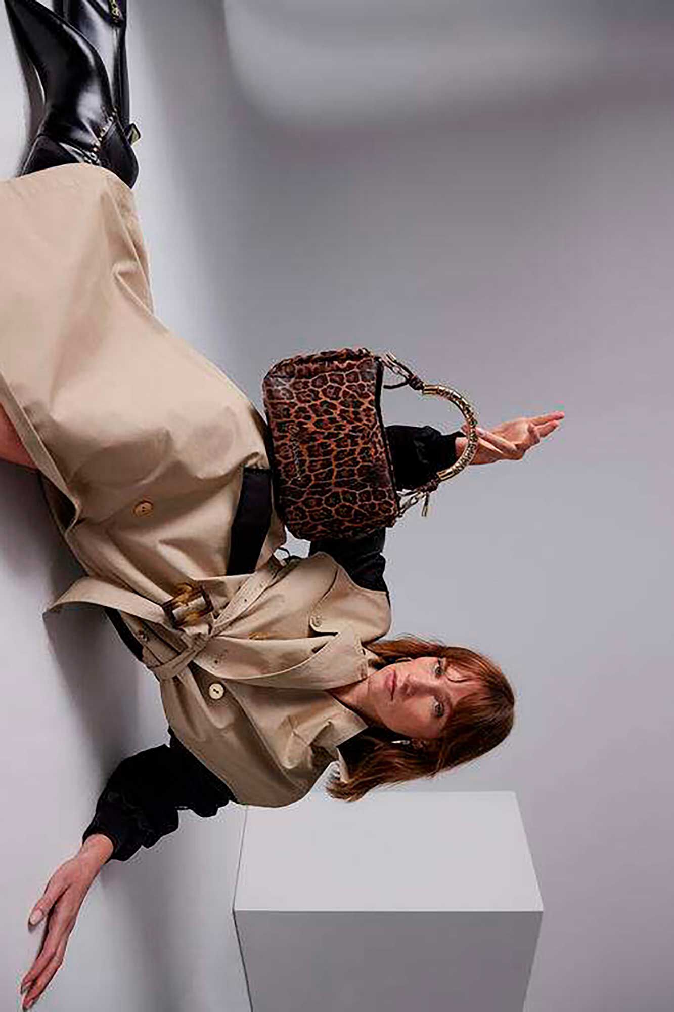 Lola Casademunt Bolsa crossbody ic&ocirc;nica