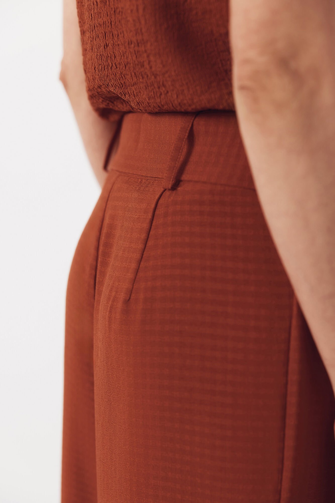 Cortefiel Structured fluid trousers Brown