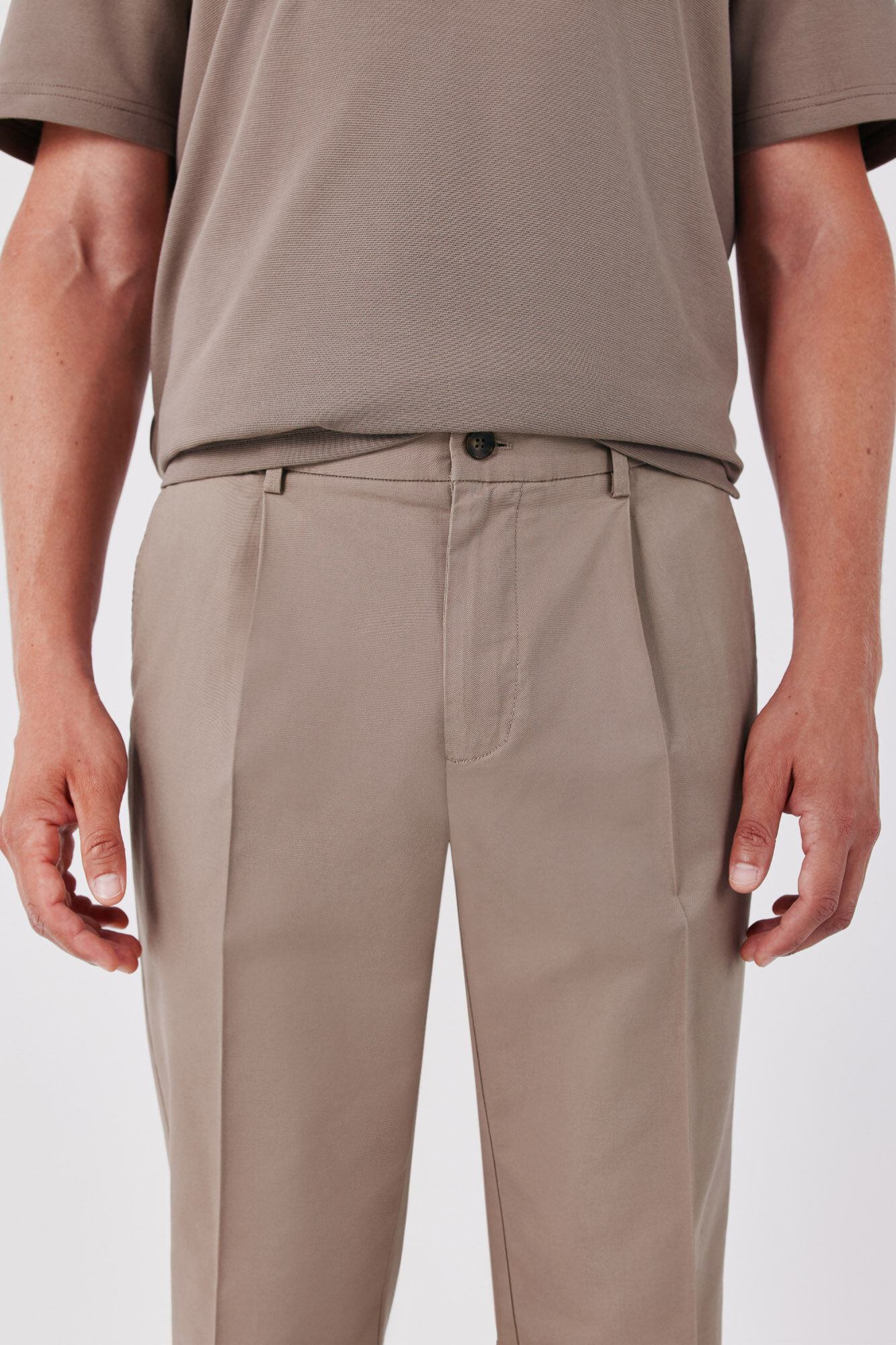 Cortefiel Chinos with comfort pleats regular Brown