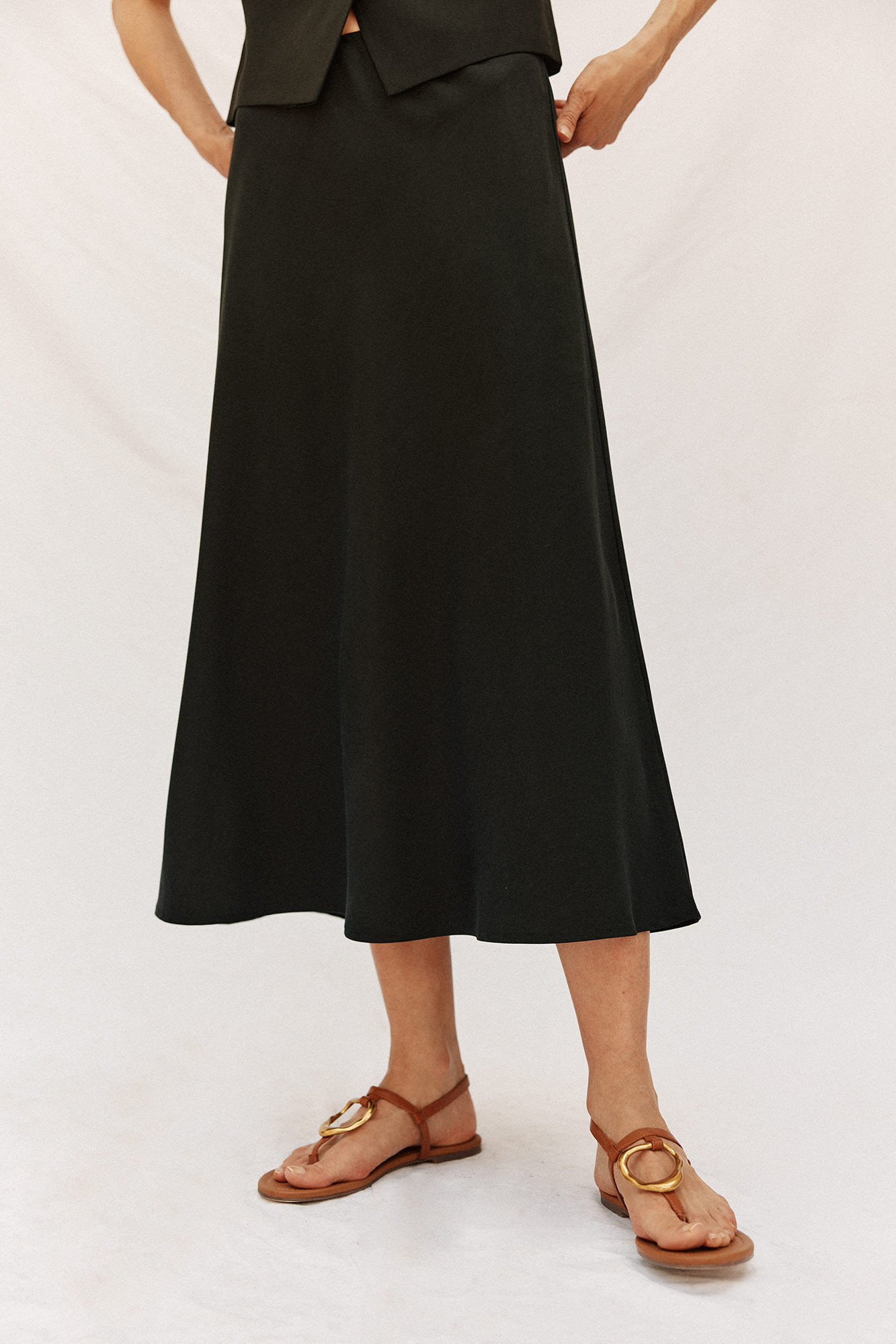 Cortefiel Fluid Tencel skirt Black