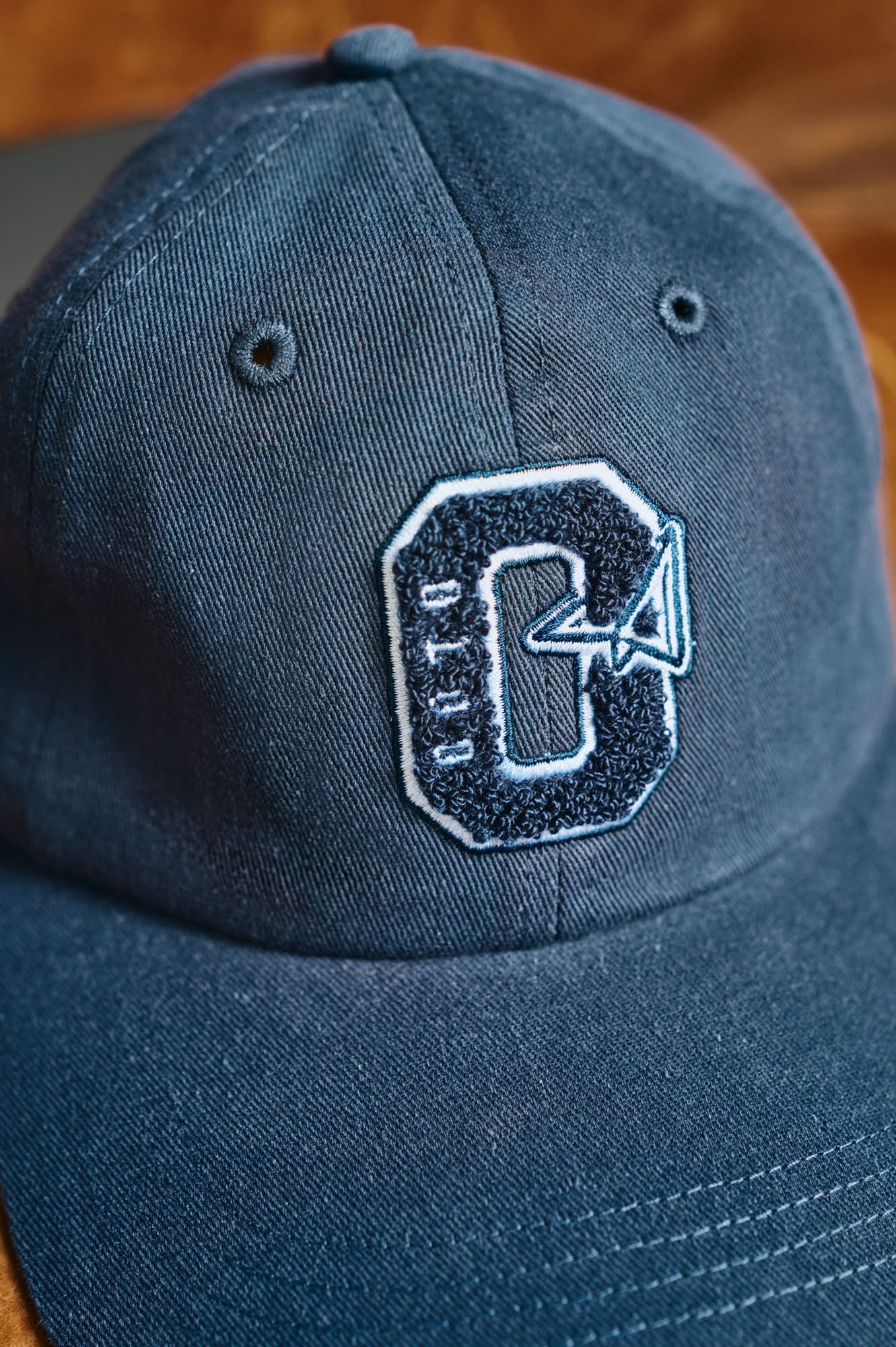 OOTO Bon&eacute; com viseira de t&ecirc;xtil Azul