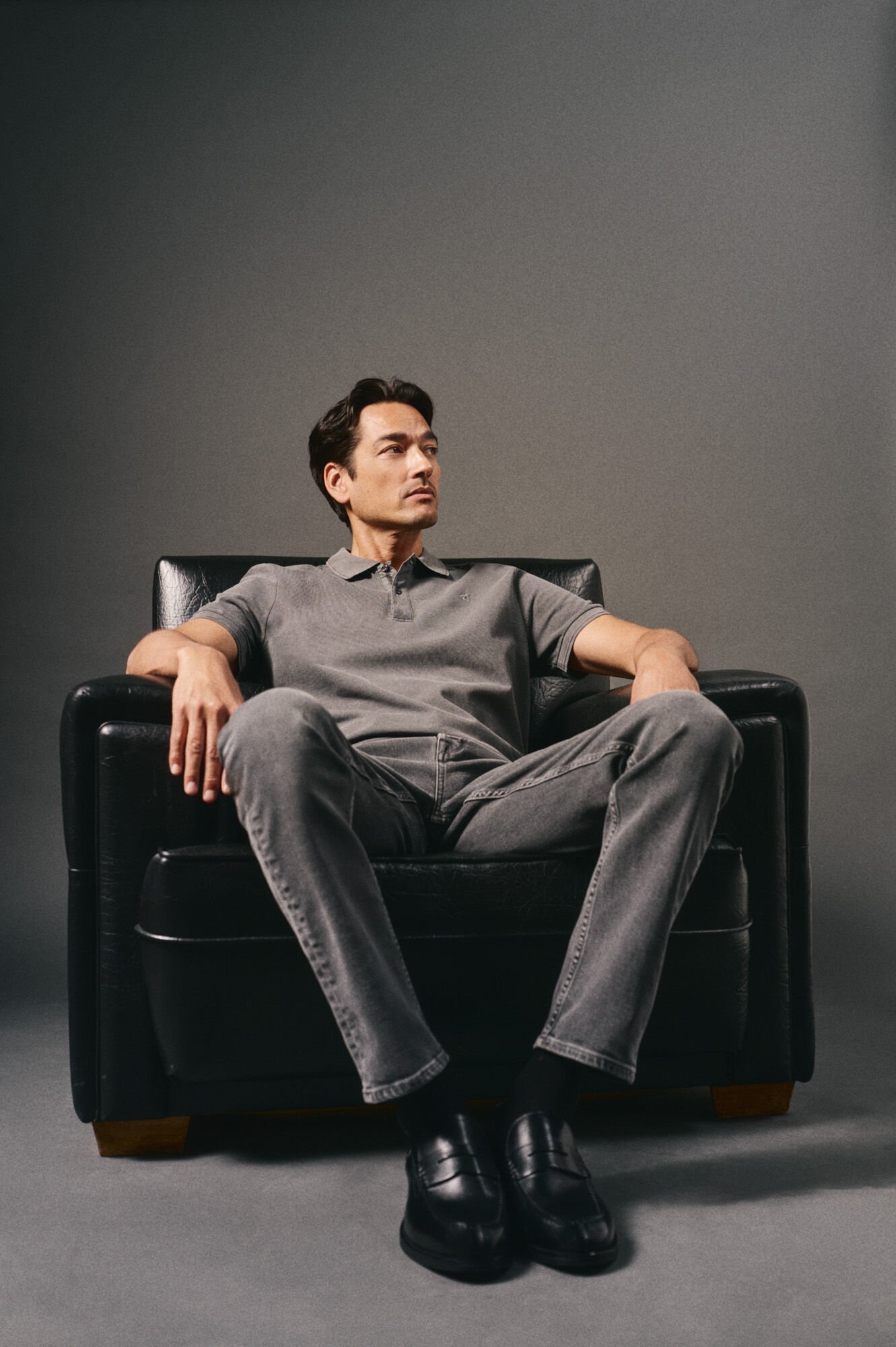 OOTO Polo piqu&eacute; lavado bordado avi&oacute;n Gris