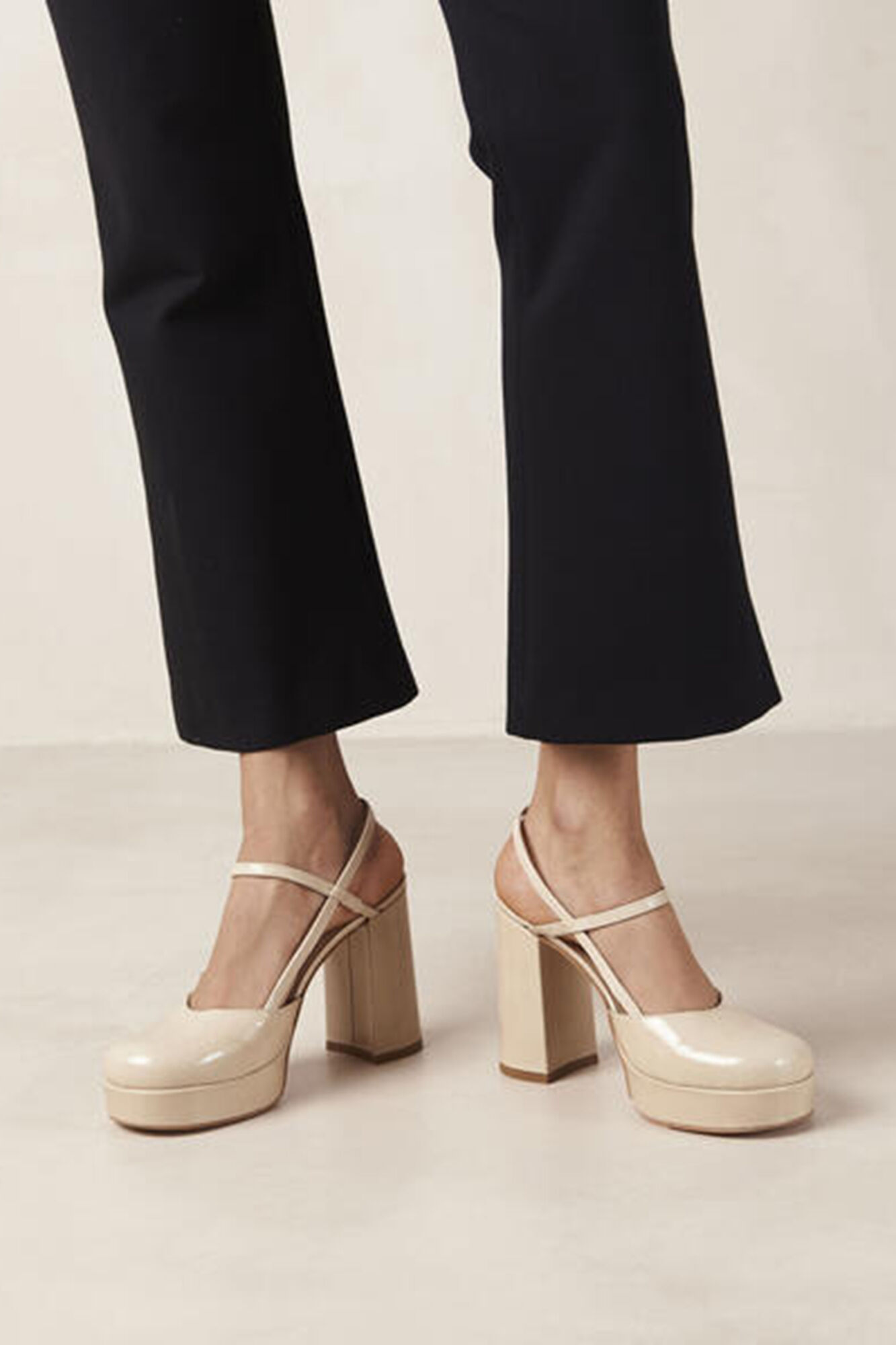 Alohas Zapatos de sal&oacute;n Louella Onix en piel color crema Beige