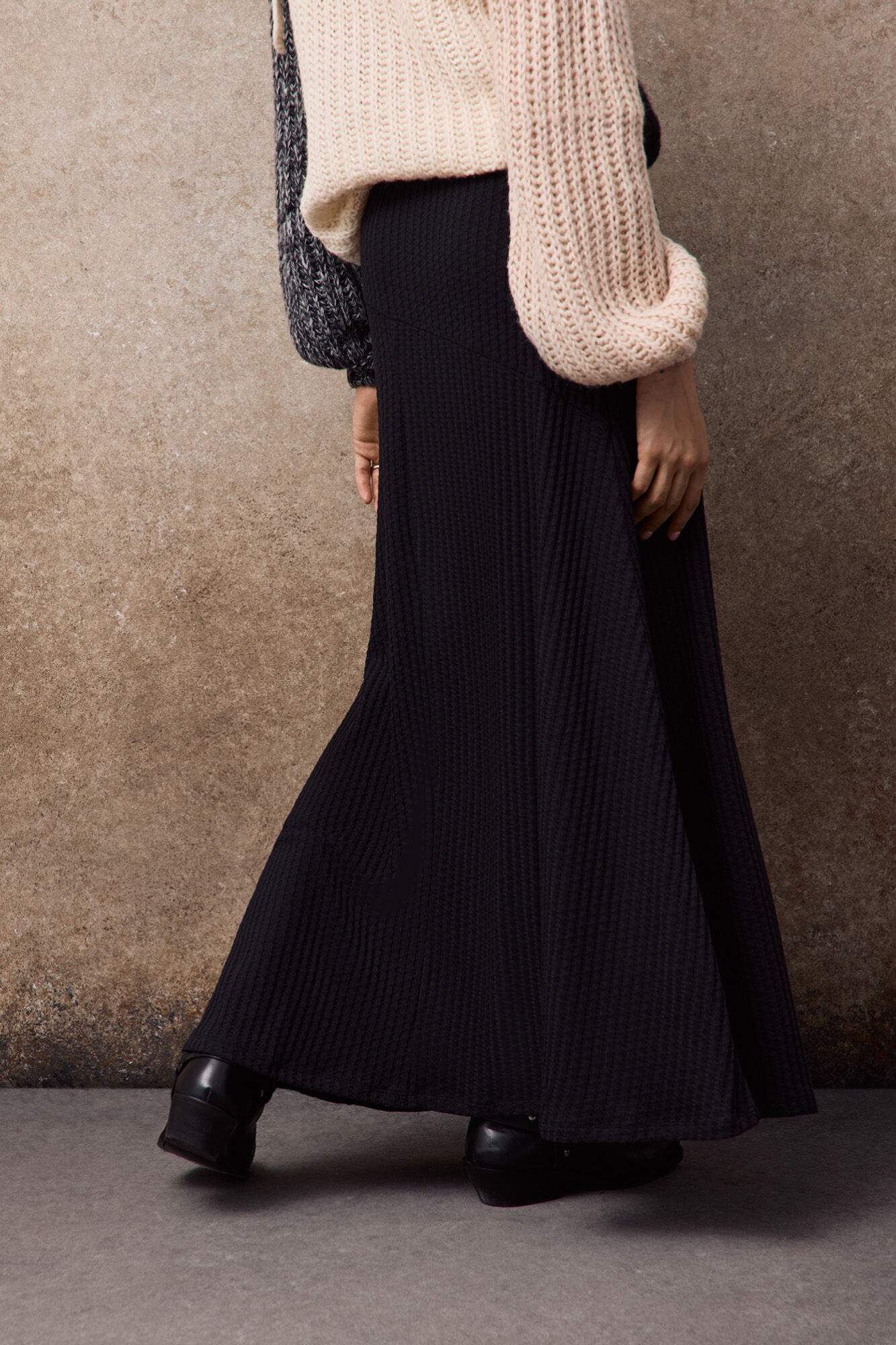 Slowlove Knit cape skirt Black
