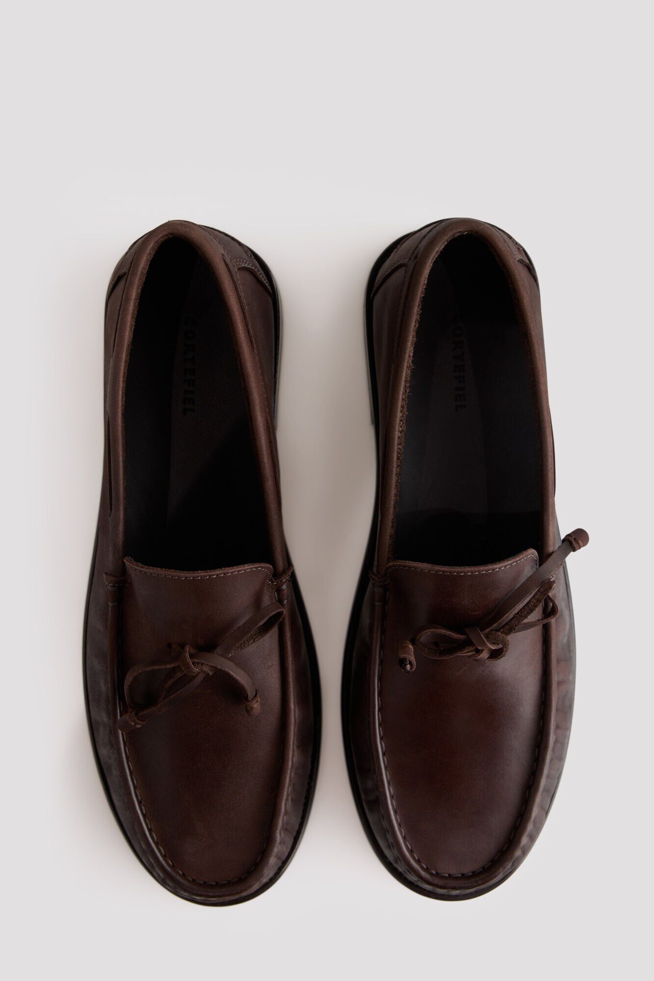 Cortefiel Mocassim em pele com la&ccedil;ada Castanho