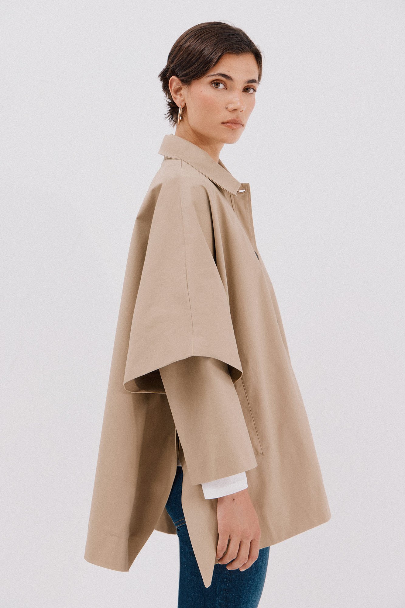 Cortefiel Capa en tejido gabardina