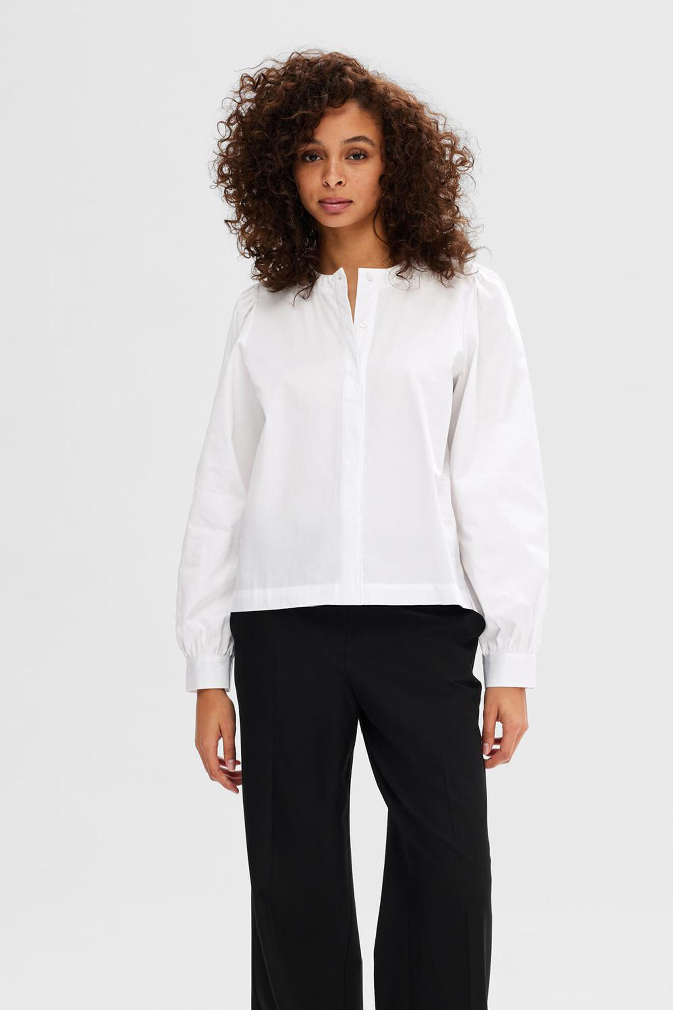 Selected Femme Camisa cuello mao 100% algod&oacute;n org&aacute;nico Blanco