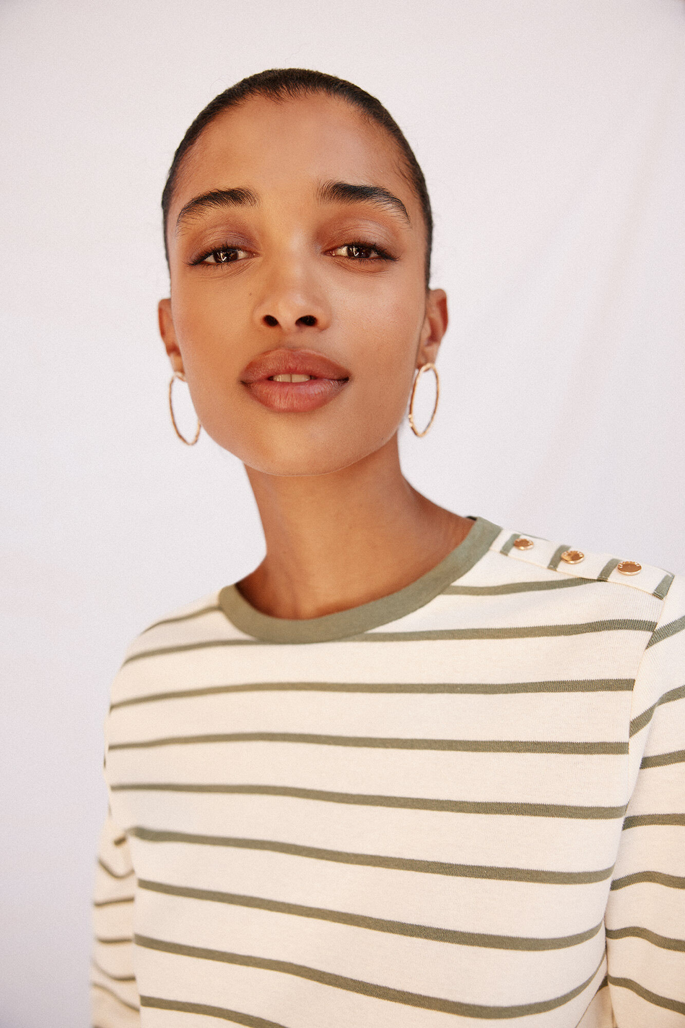 Cortefiel Basic T-shirt with gold buttons