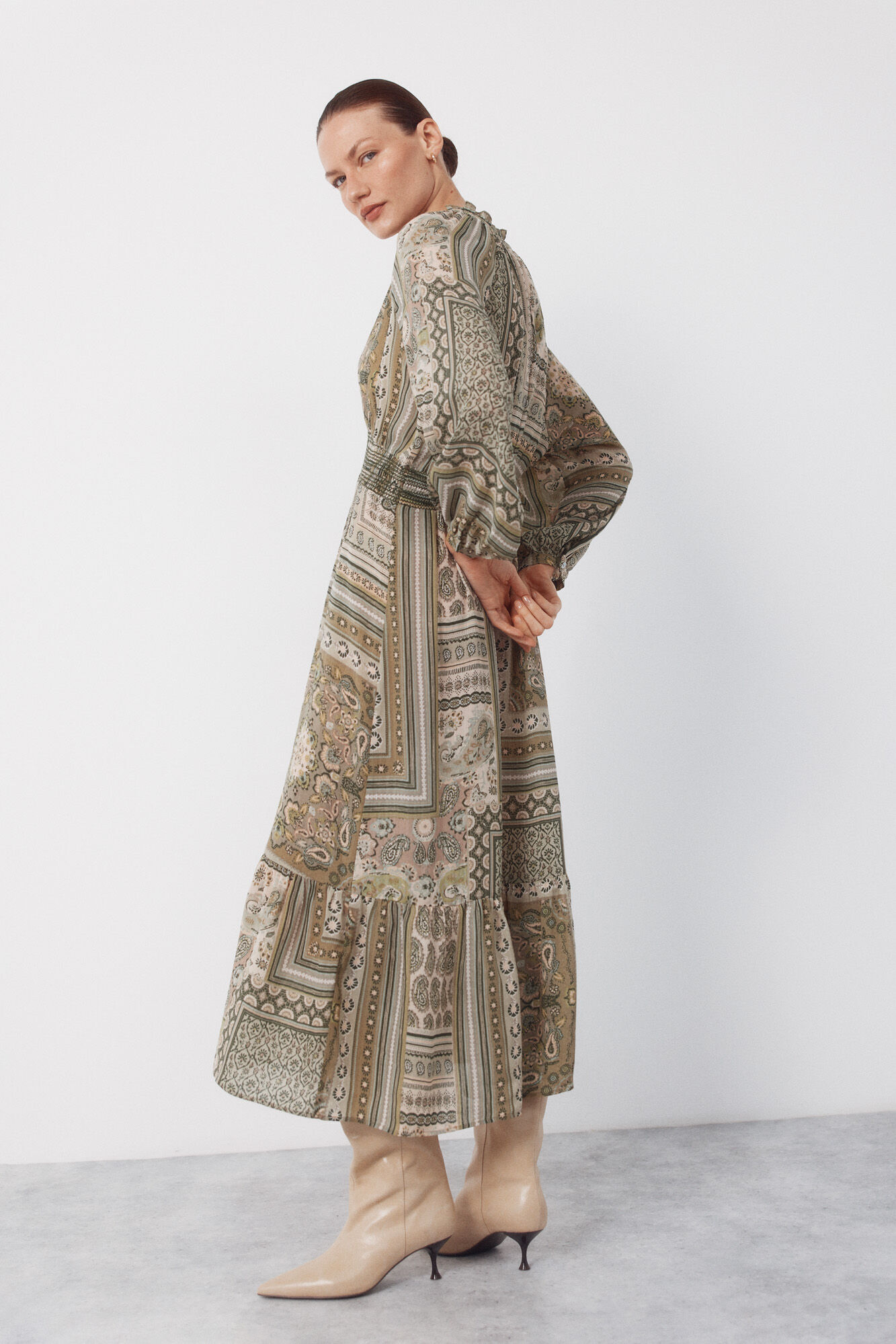 Cortefiel Flowing printed dress Kaki