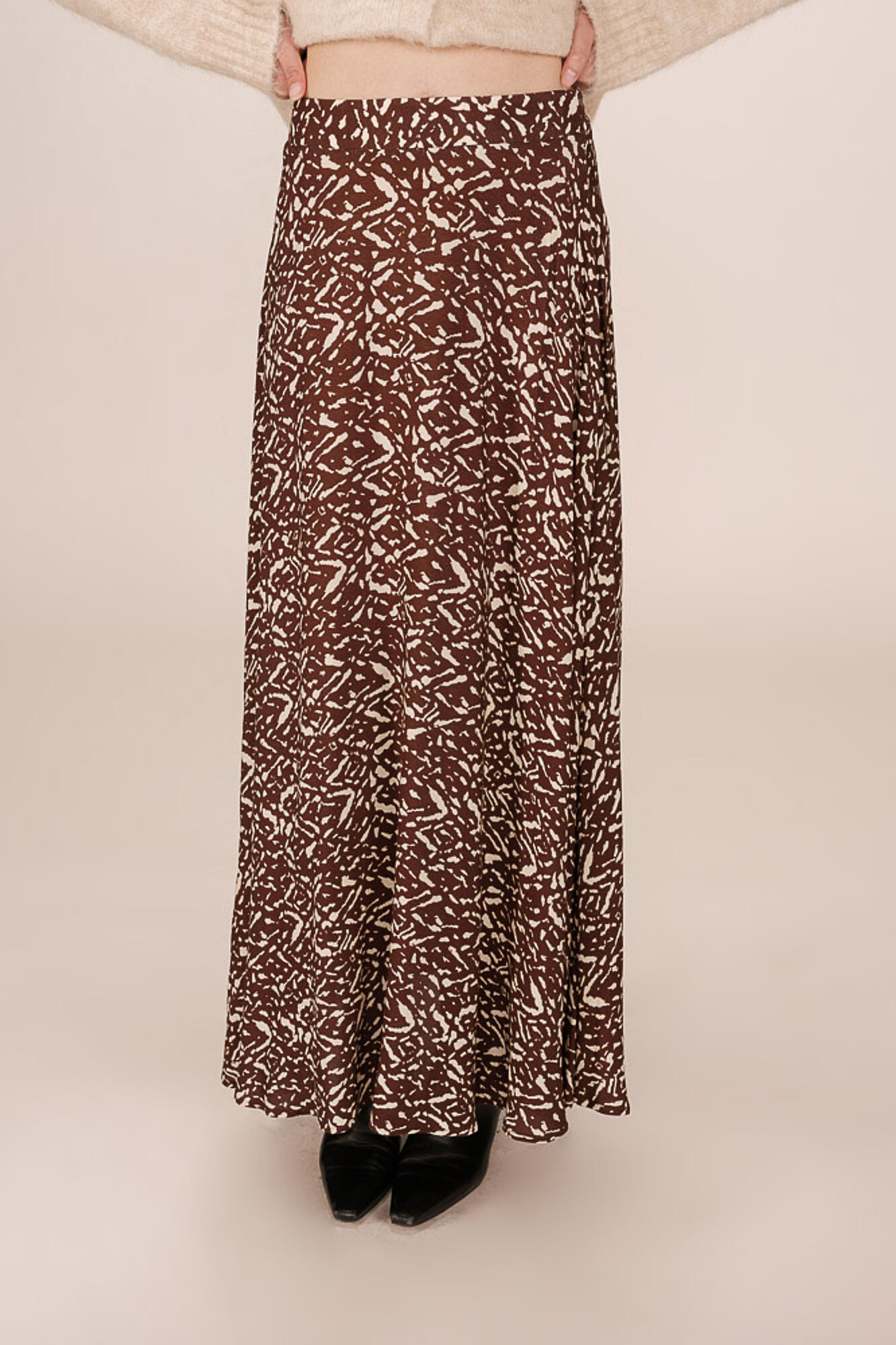 Grace & Mila Saia longa e esvoa&ccedil;ante estampada com motivo gr&aacute;fico