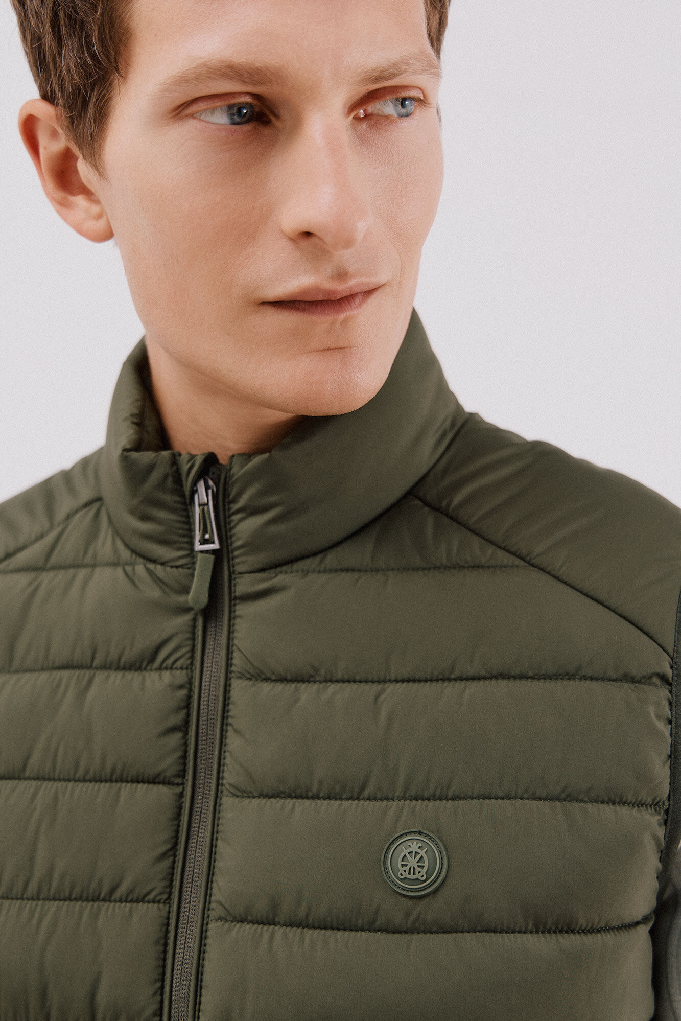 Cortefiel Ultra-light quilted gilet Kaki