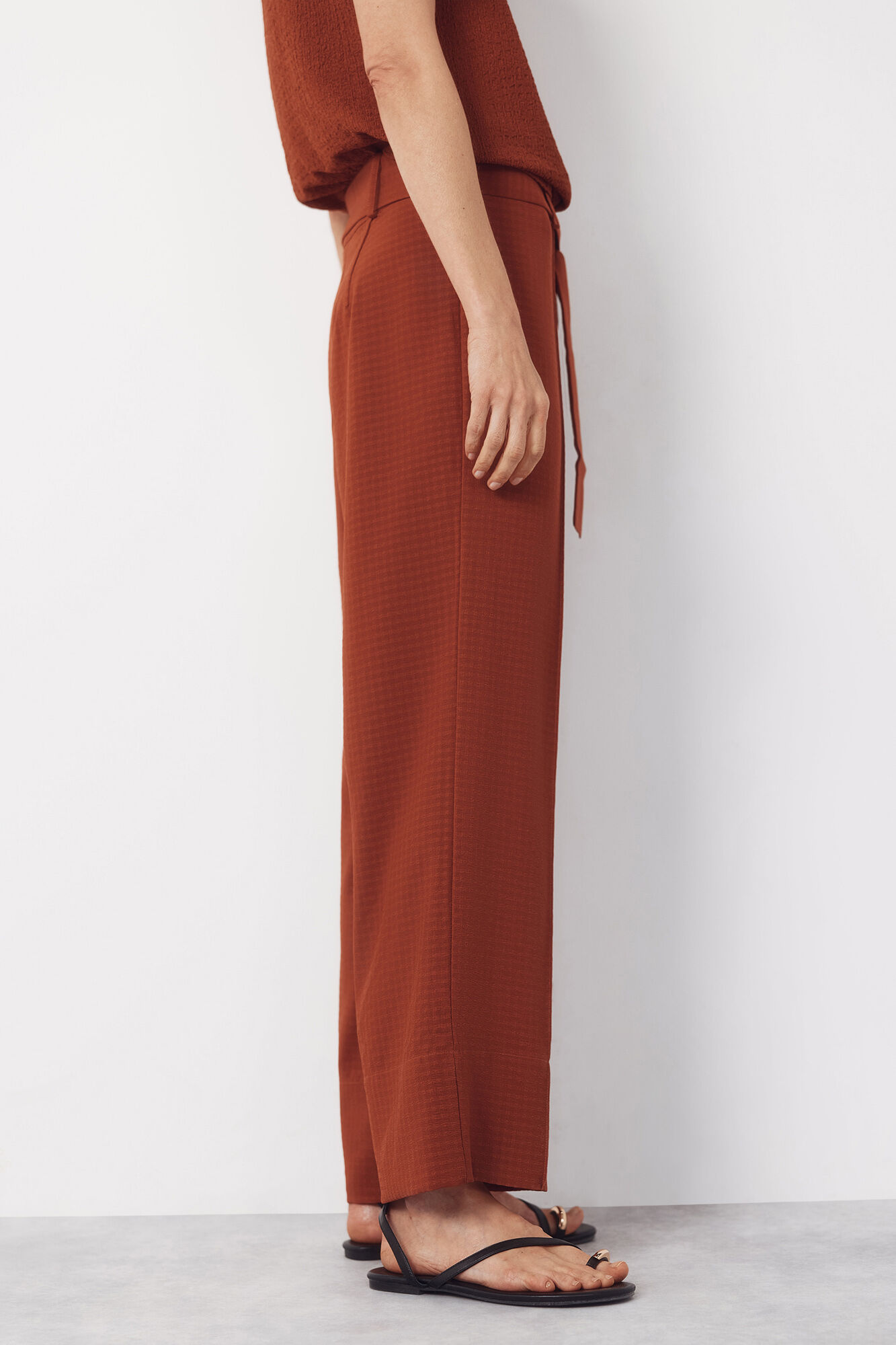 Cortefiel Structured fluid trousers Brown