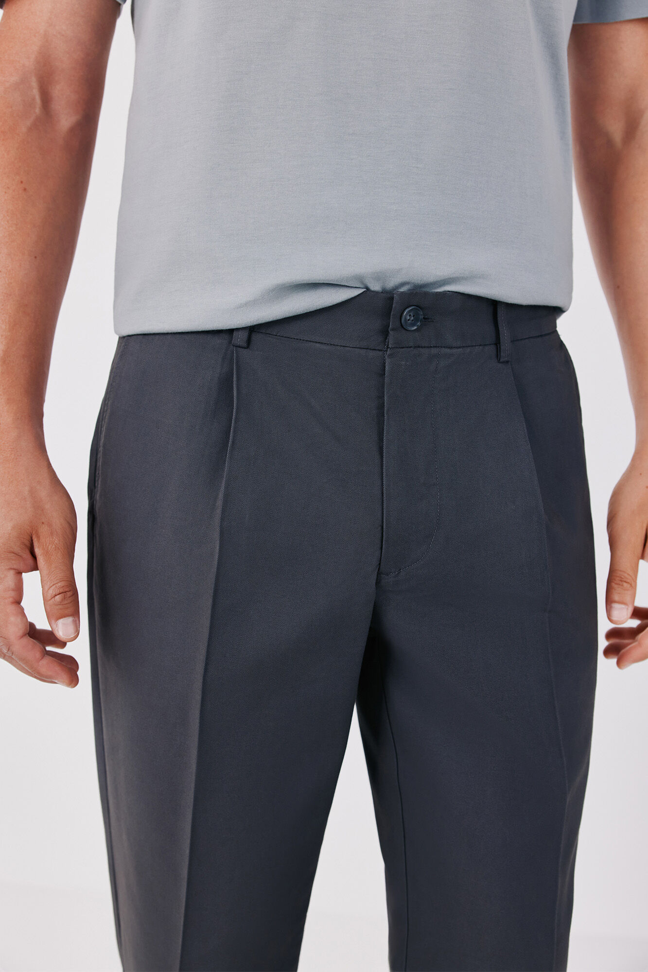 Cortefiel Chinos with comfort pleats regular Dark grey