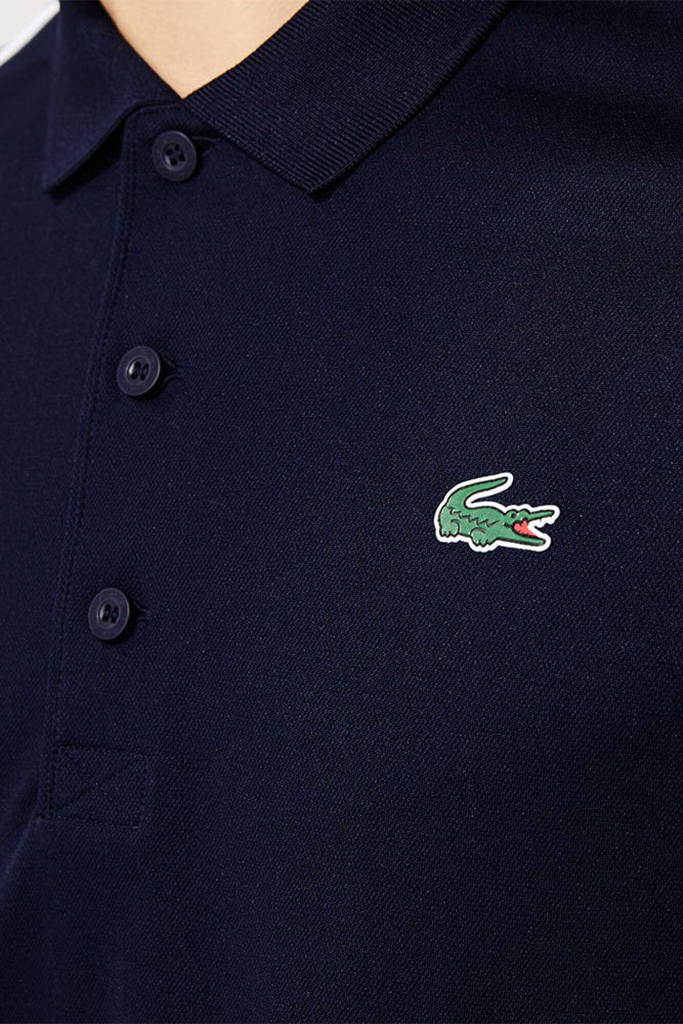Lacoste Debrum contrastante nos ombros e nas extremidades das mangas
