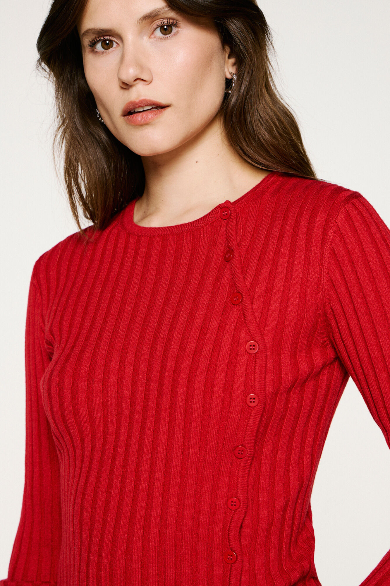 Selected Camisola canelado com bot&otilde;es e corte slim.