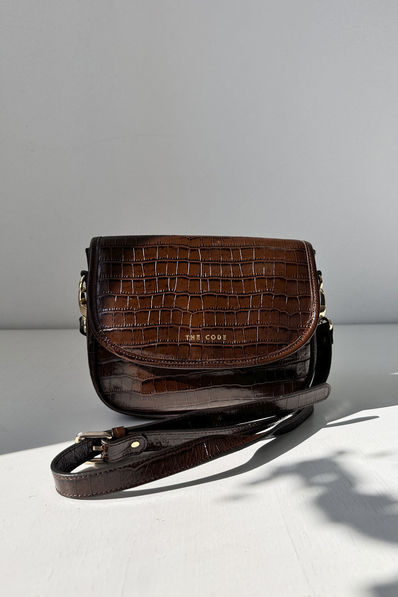 The Code Bolsa tiracolo Claudia chocolate Castanho